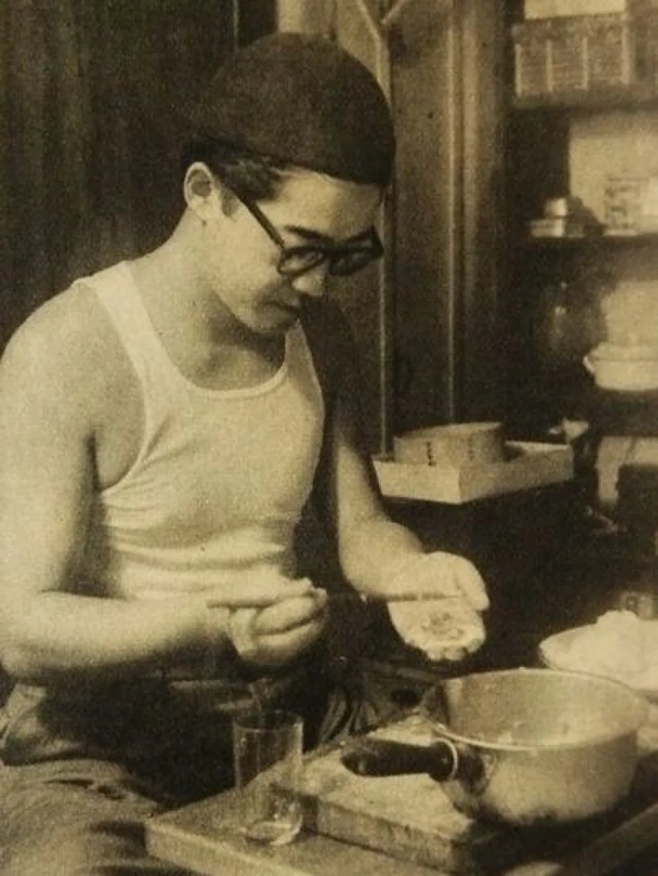 Porträt von Abe Kōbō (1924–1993) – Gedenkseite