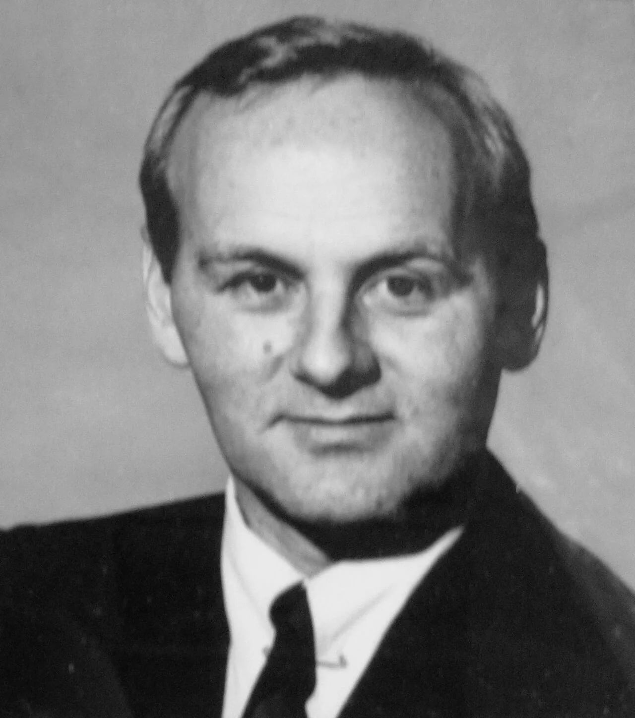 Portrait of D. Scott MacNutt (1935–2010) – memorial page
