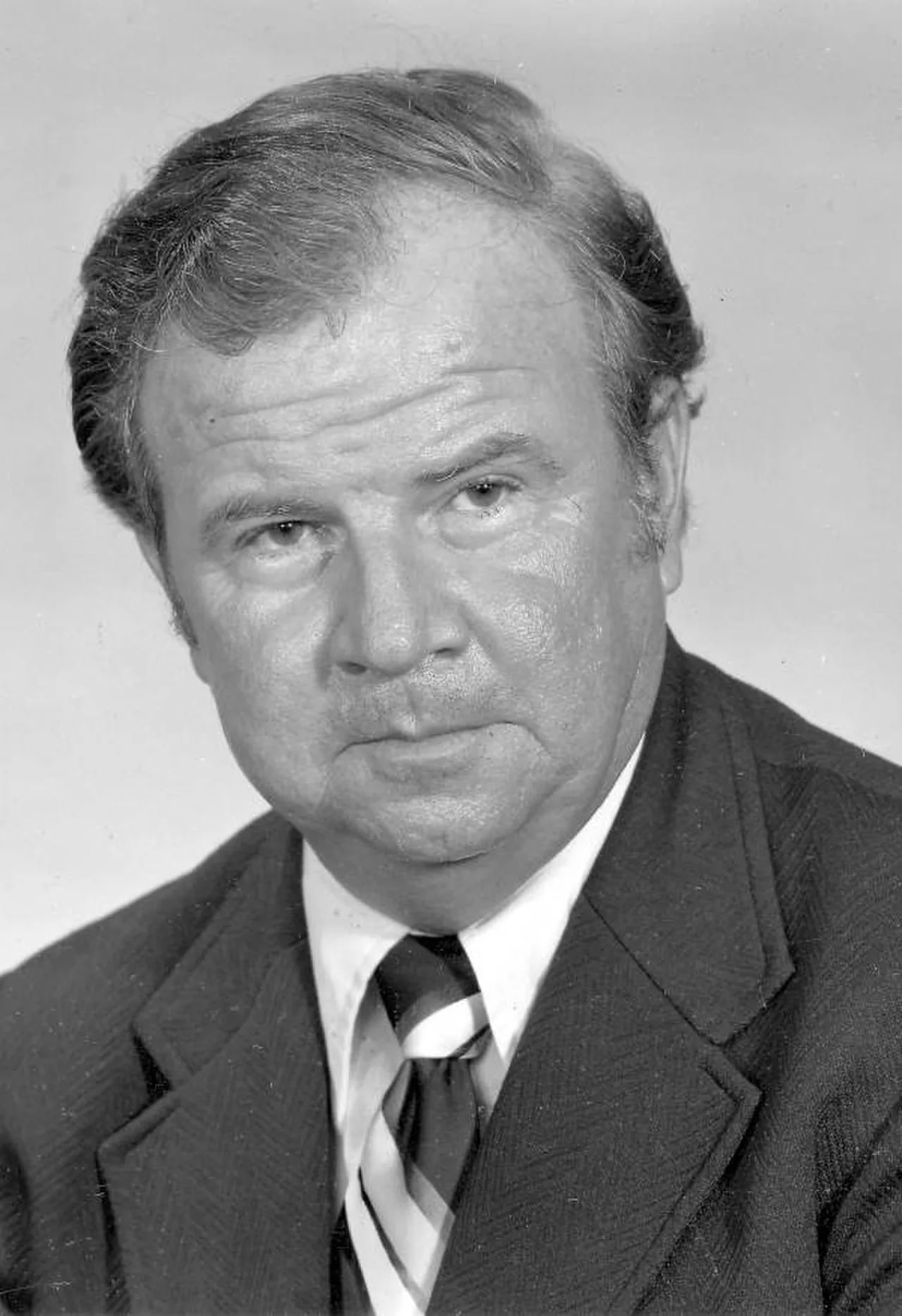 Portrait of David L. Barrett (1931–1999) – memorial page