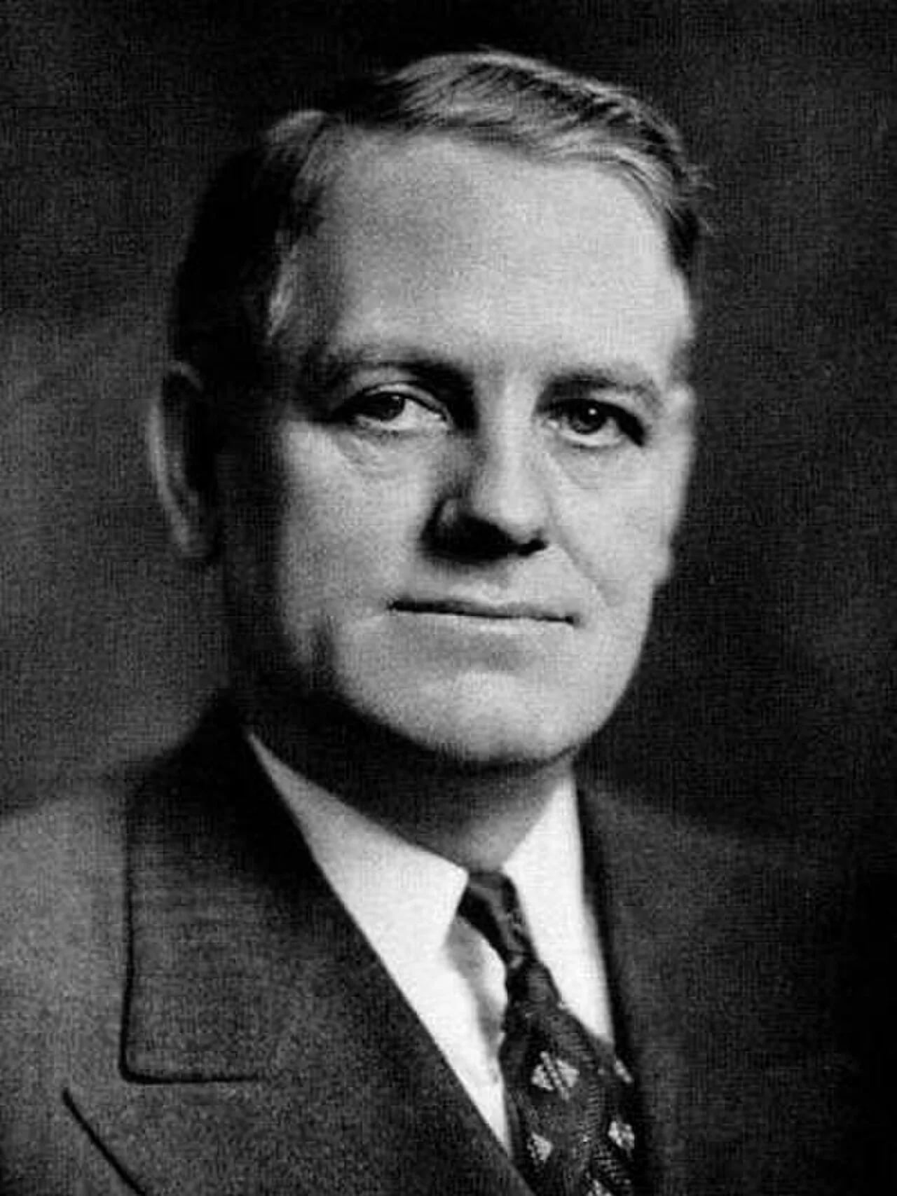 Porträt von Louie E. Lewis (1893–1968) – Gedenkseite