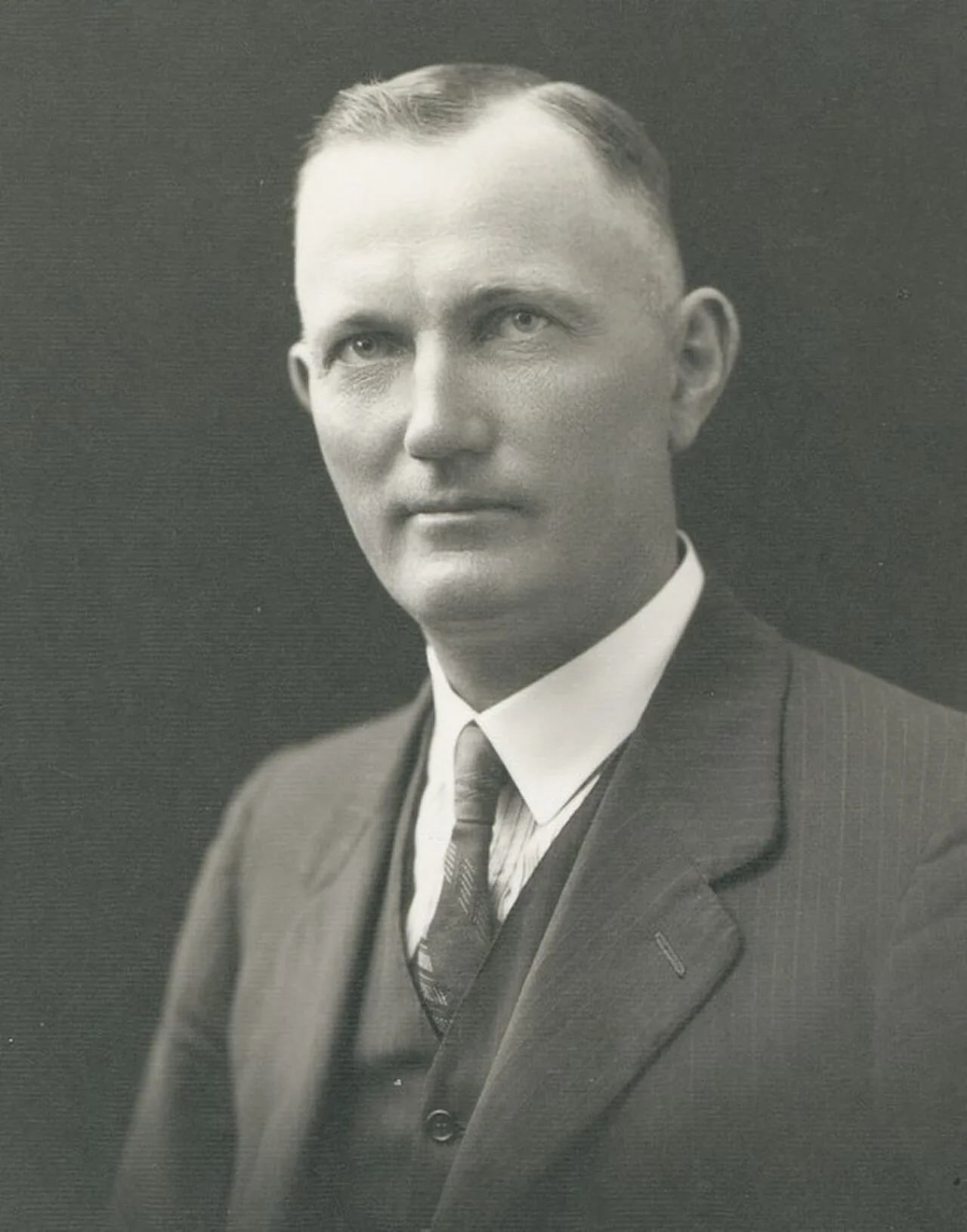 Portrait of Lyell McEwin (1897–1988) – memorial page