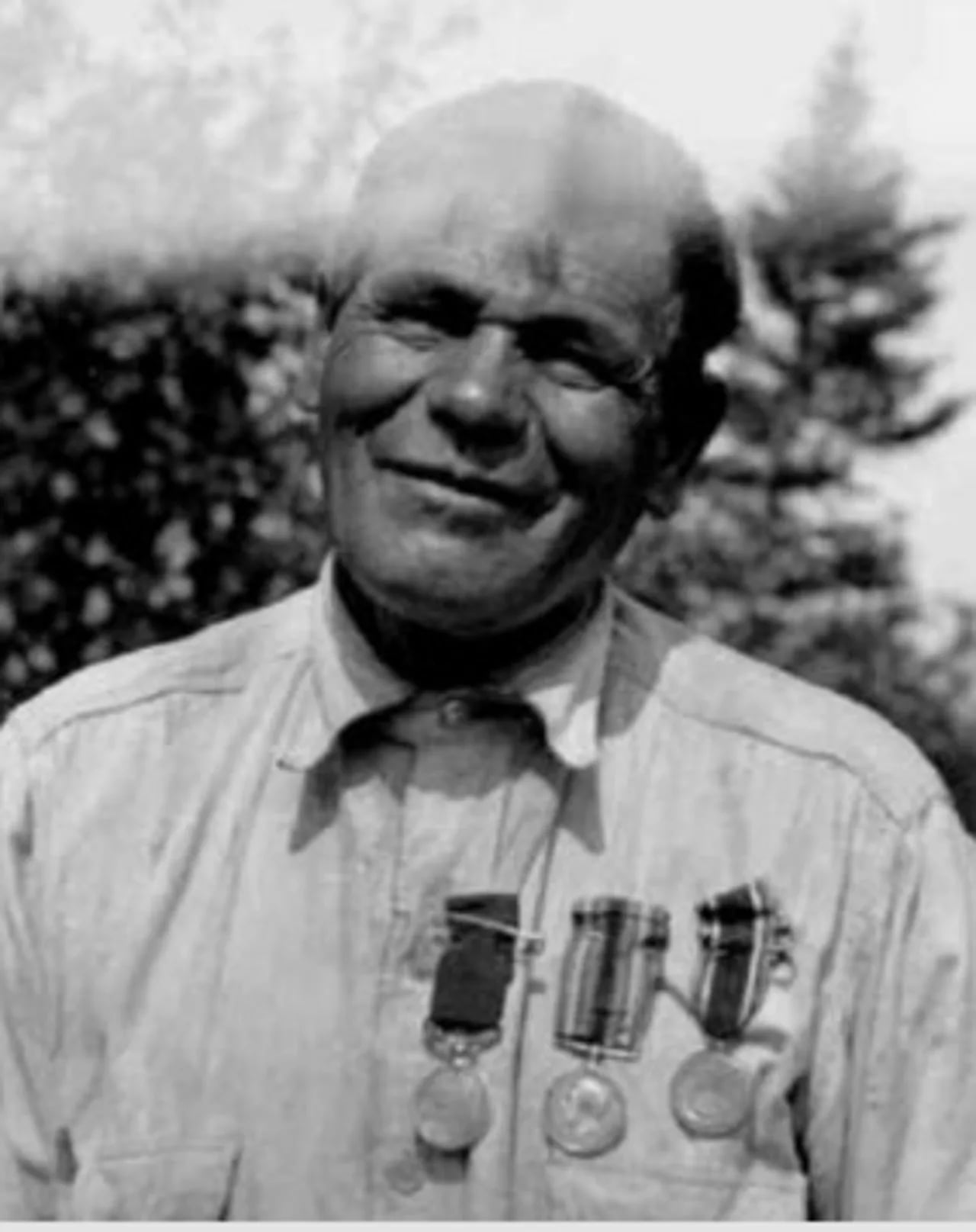 Portrait of Sam Gloade (1878–1957) – memorial page
