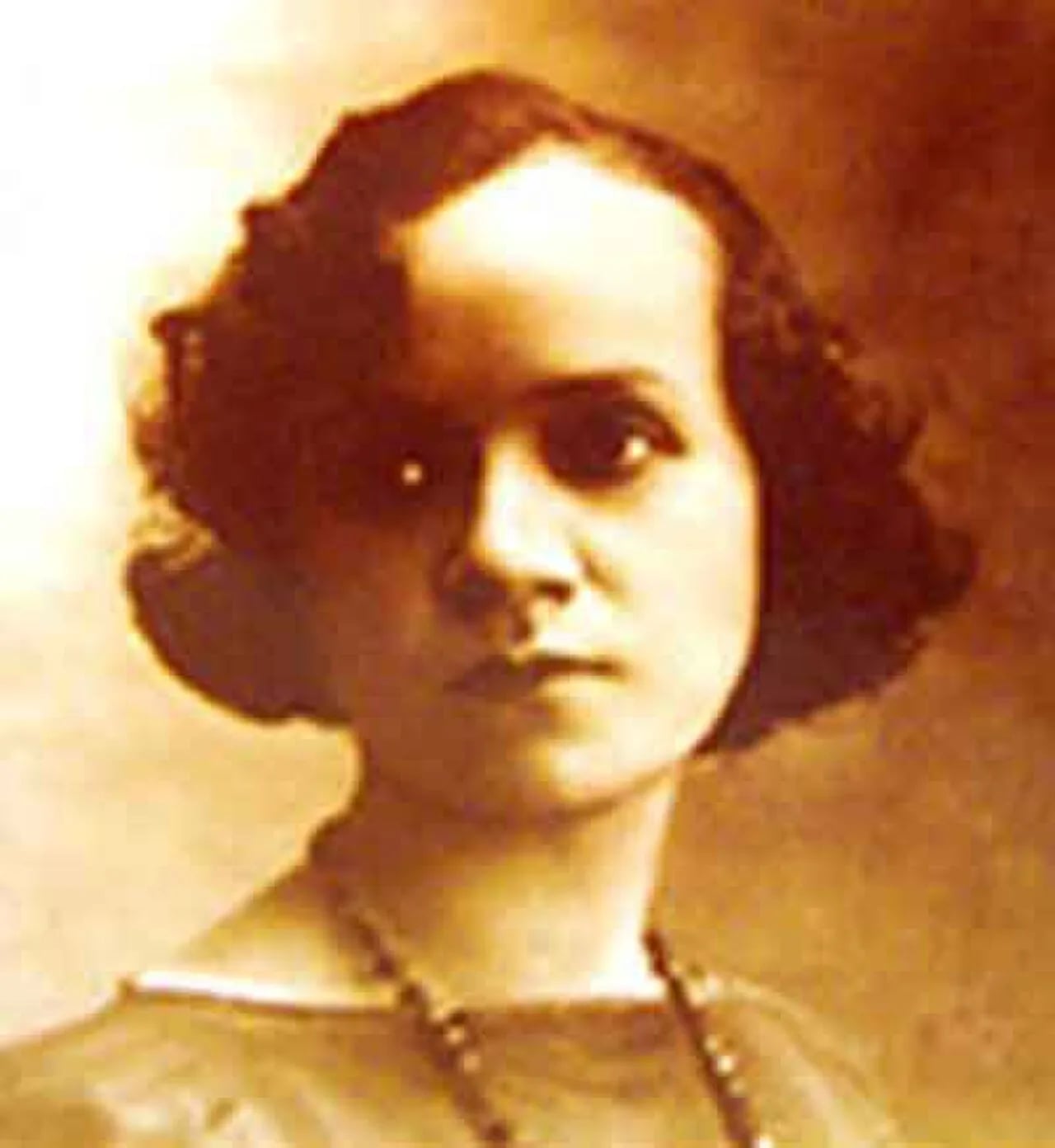Portrait of Matilde Hidalgo (1889–1974) – memorial page