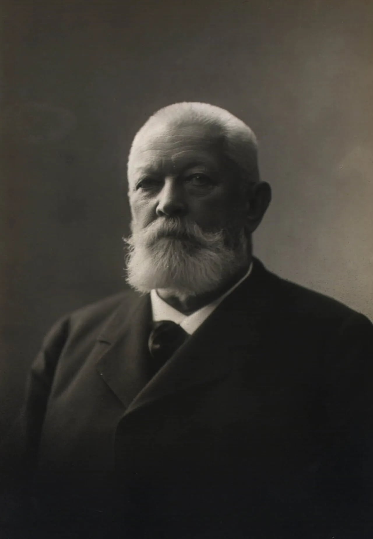 Porträt von Ludvig Holstein-Ledreborg (1839–1912) – Gedenkseite