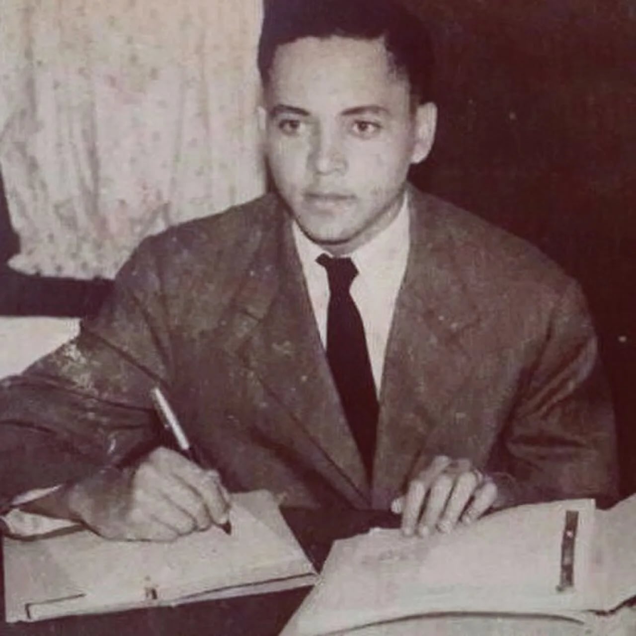 Porträt von Édouard Mwe di Malila Apenela (1937–2014) – Gedenkseite
