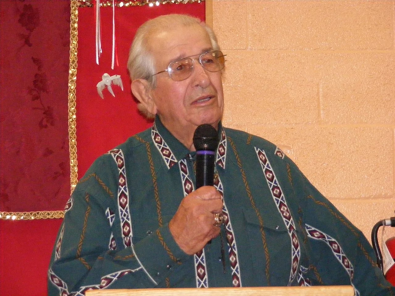 Porträt von Chief Jay Strongbow (1928–2012) – Gedenkseite