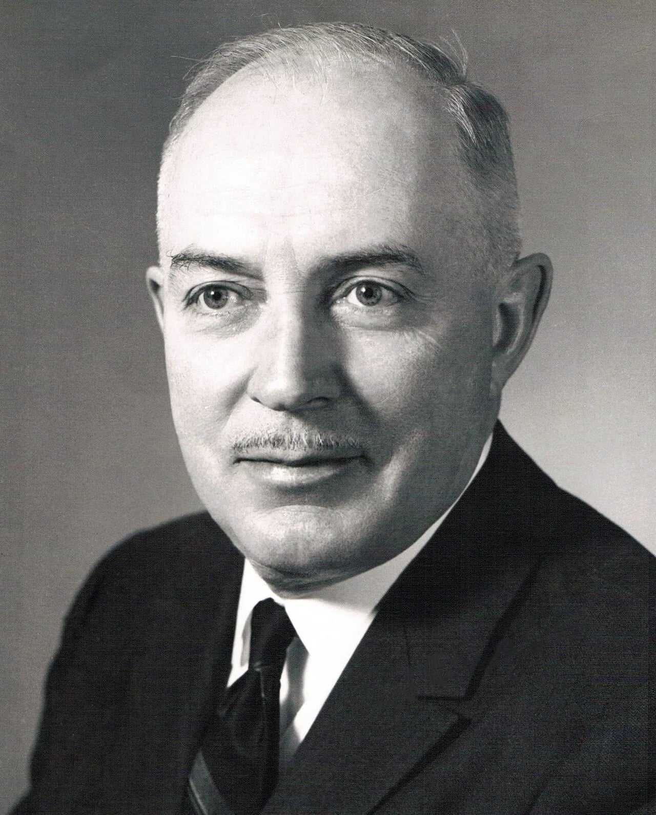 Porträt von Léo Cadieux (1908–2005) – Gedenkseite