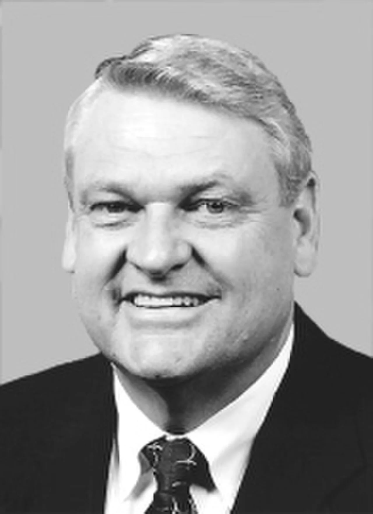 Porträt von Mac Collins (1944–2018) – Gedenkseite