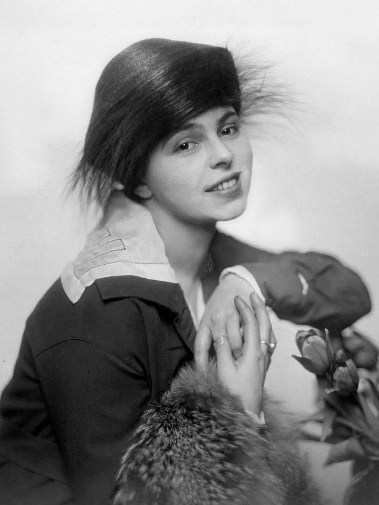 Portrait of Manja Tzatschewa (1892–1960) – memorial page