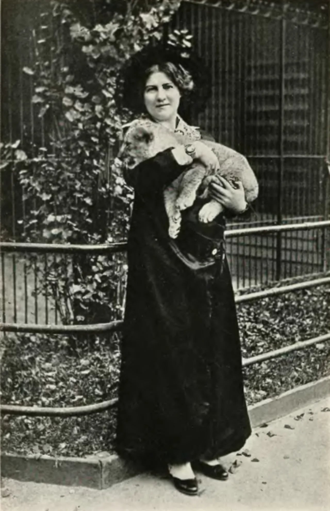 Portrait of Georgia Maud McNally (1885–1953) – memorial page