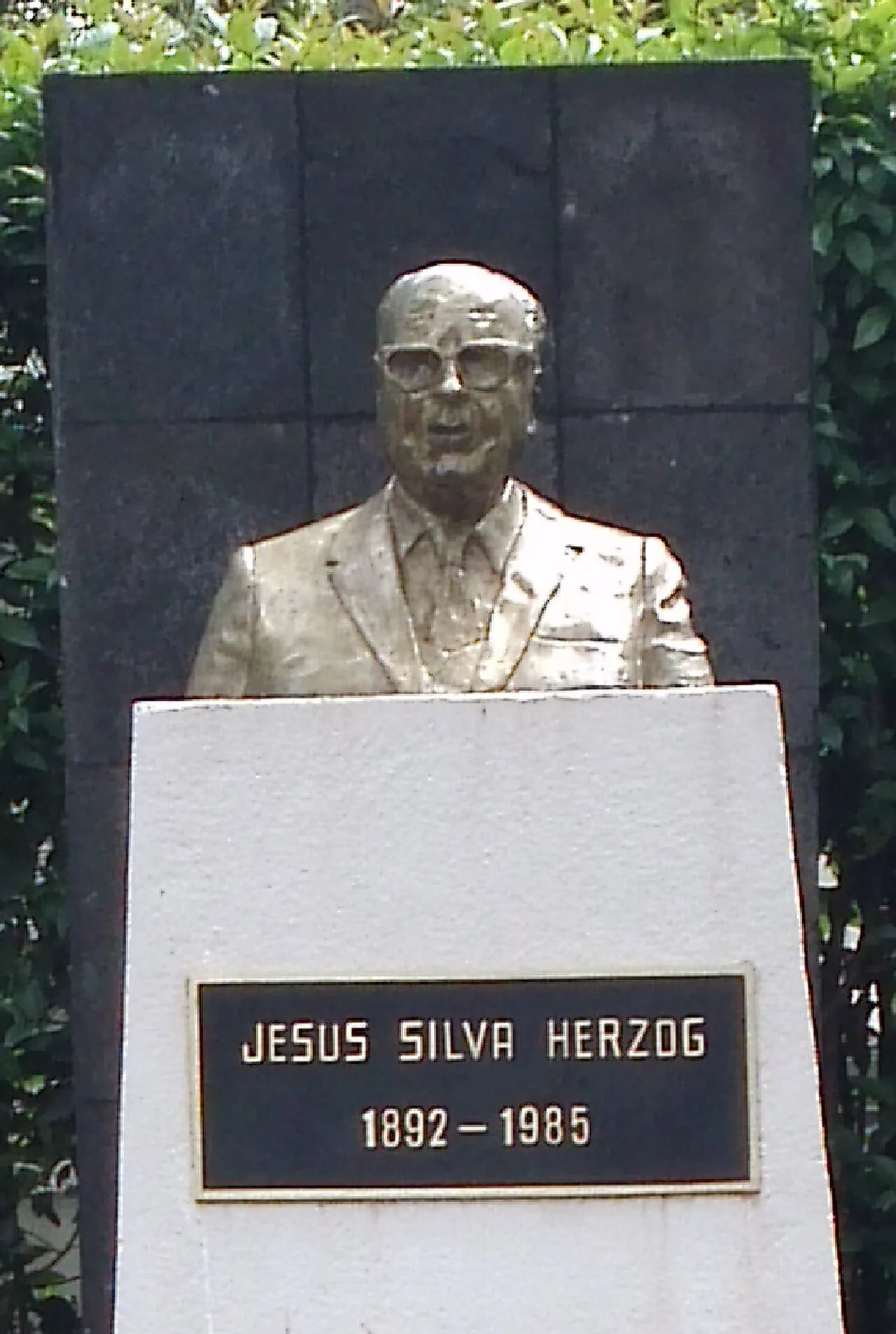 Porträt von Jesús Silva Herzog (1892–1985) – Gedenkseite