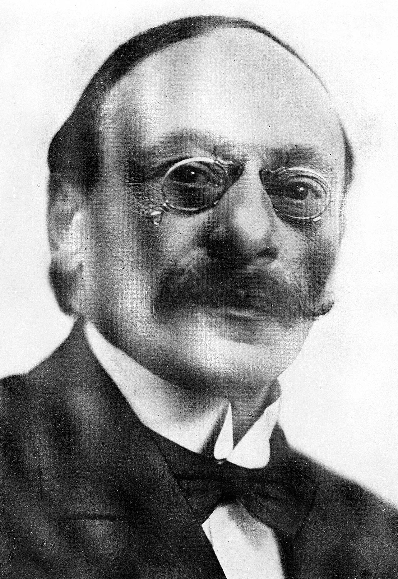 Portrait of Max Neuburger (1868–1955) – memorial page