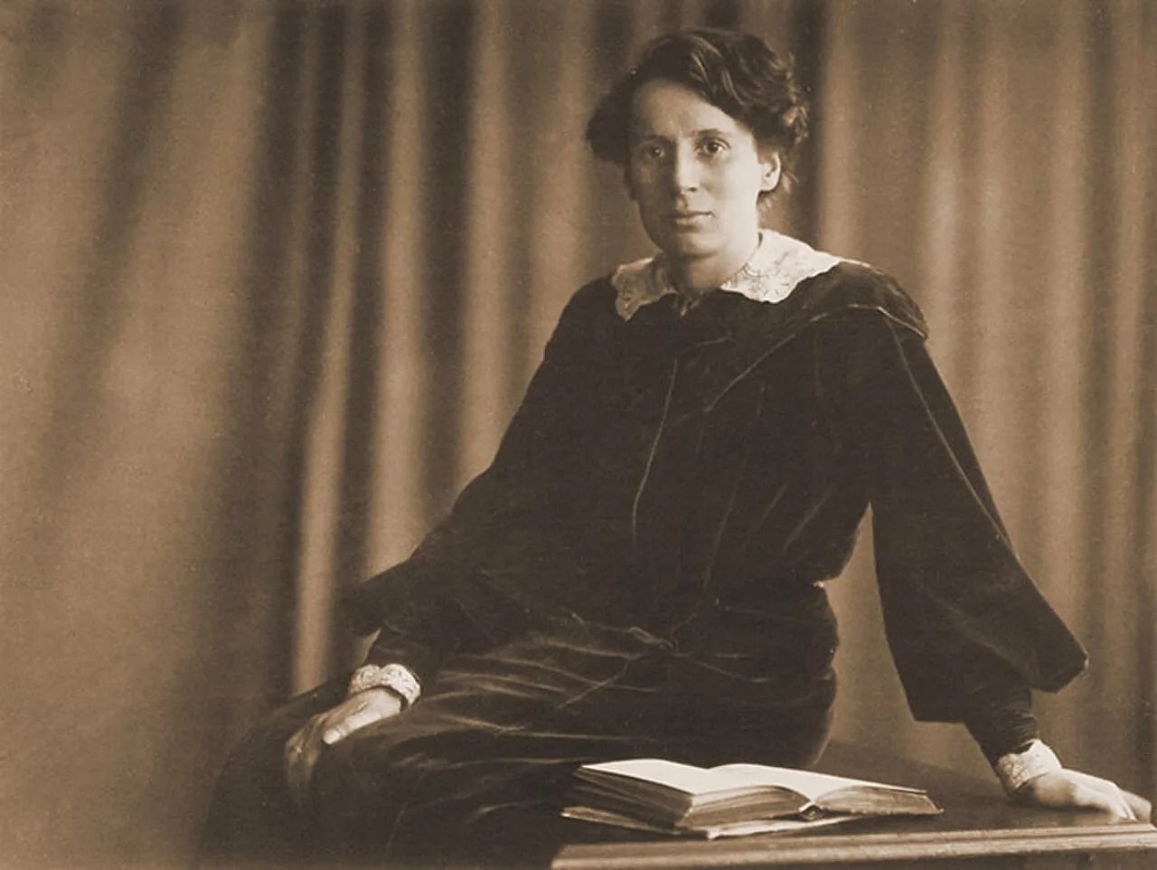 Portrait of Mentona Moser (1874–1971) – memorial page