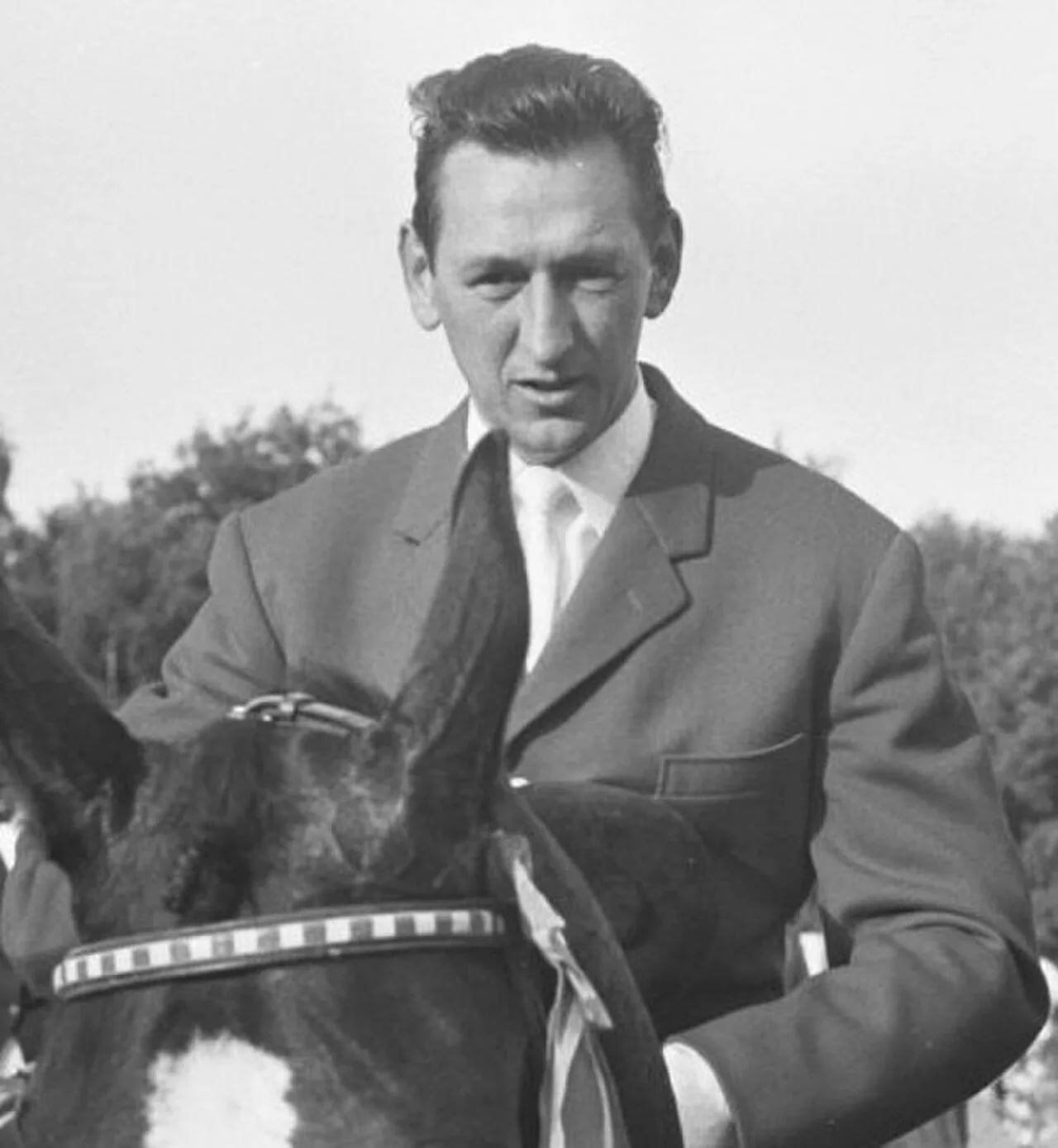 Portrait of Harry Wouters van den Oudenweijer (1933–2020) – memorial page