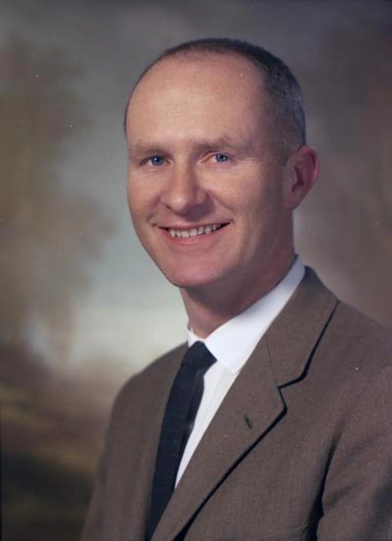 Portrait of Alan Bluechel (1924–2013) – memorial page