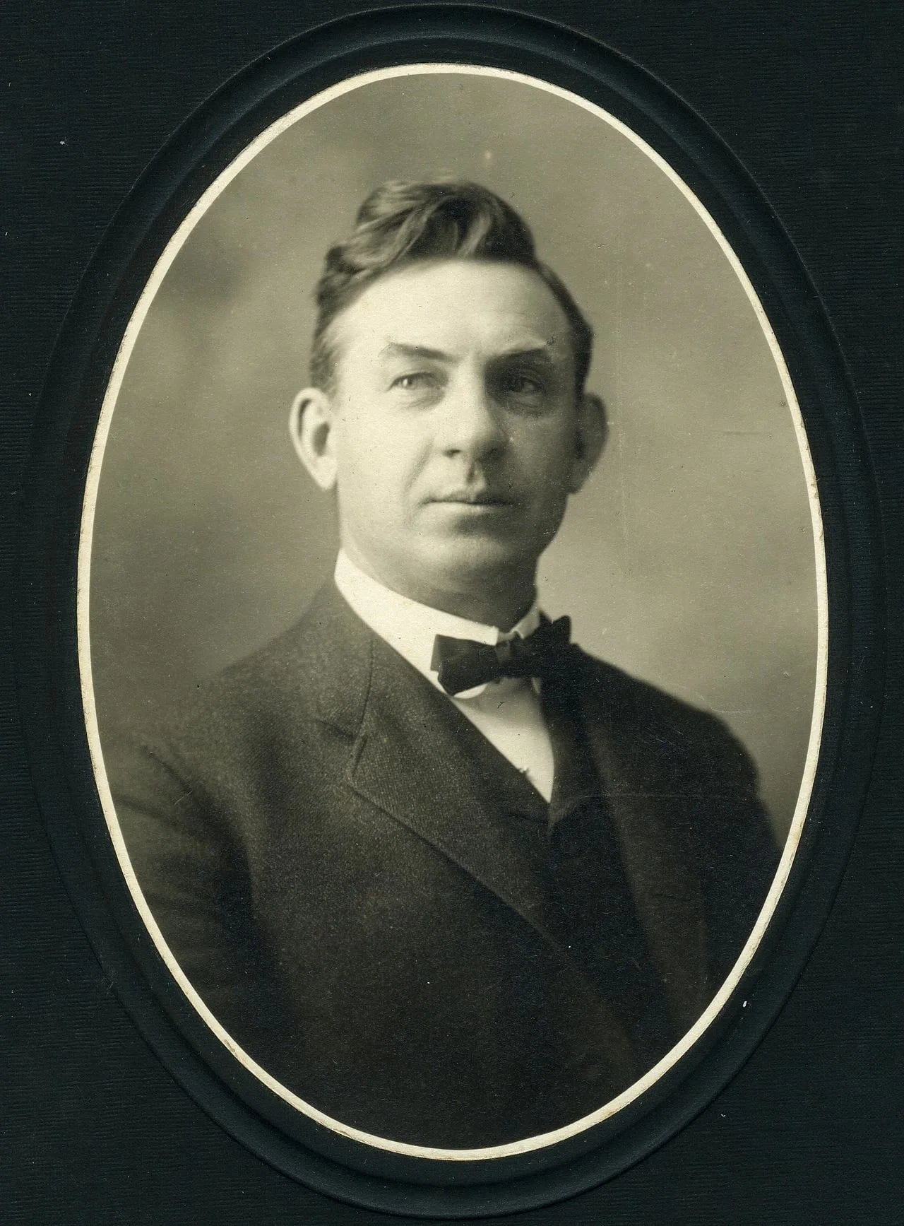 Portrait of Phillip H. Carlyon (1863–1946) – memorial page