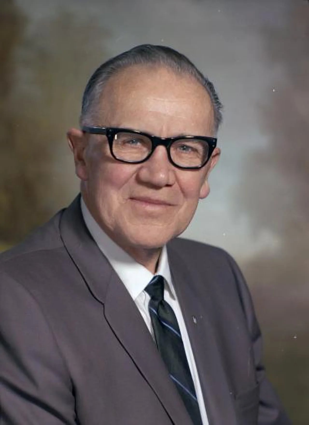 Portrait of Dwight Hawley (1896–1981) – memorial page