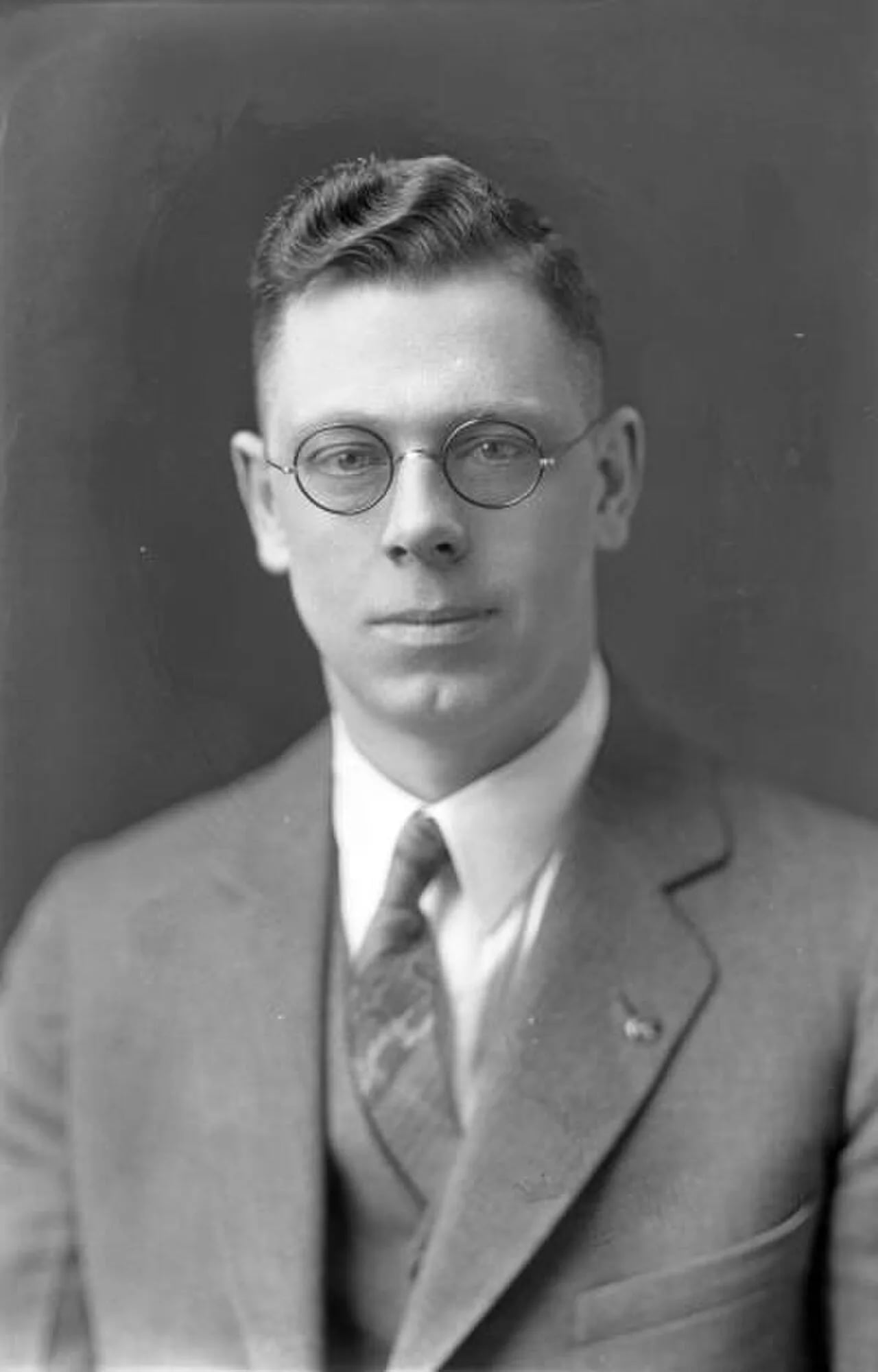 Portrait of Ralph R. Knapp (1890–1961) – memorial page