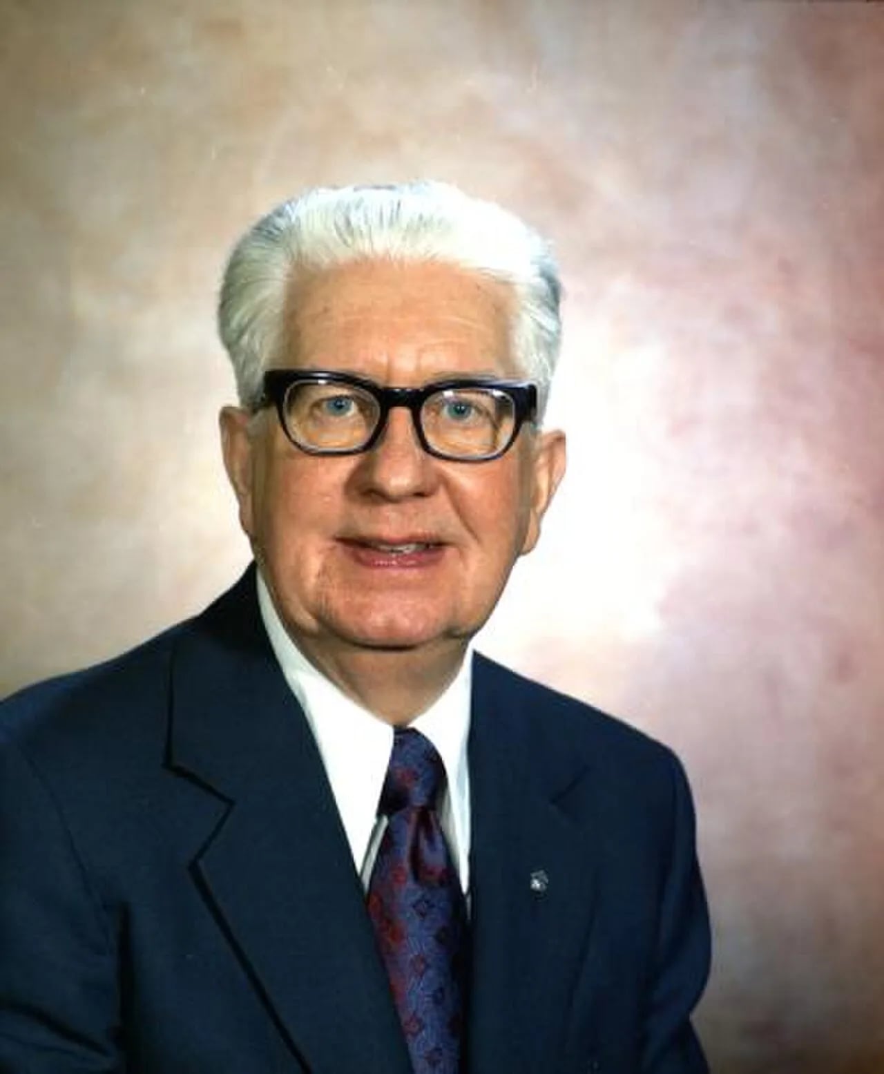 Portrait of Ray L. Olsen (1904–1992) – memorial page