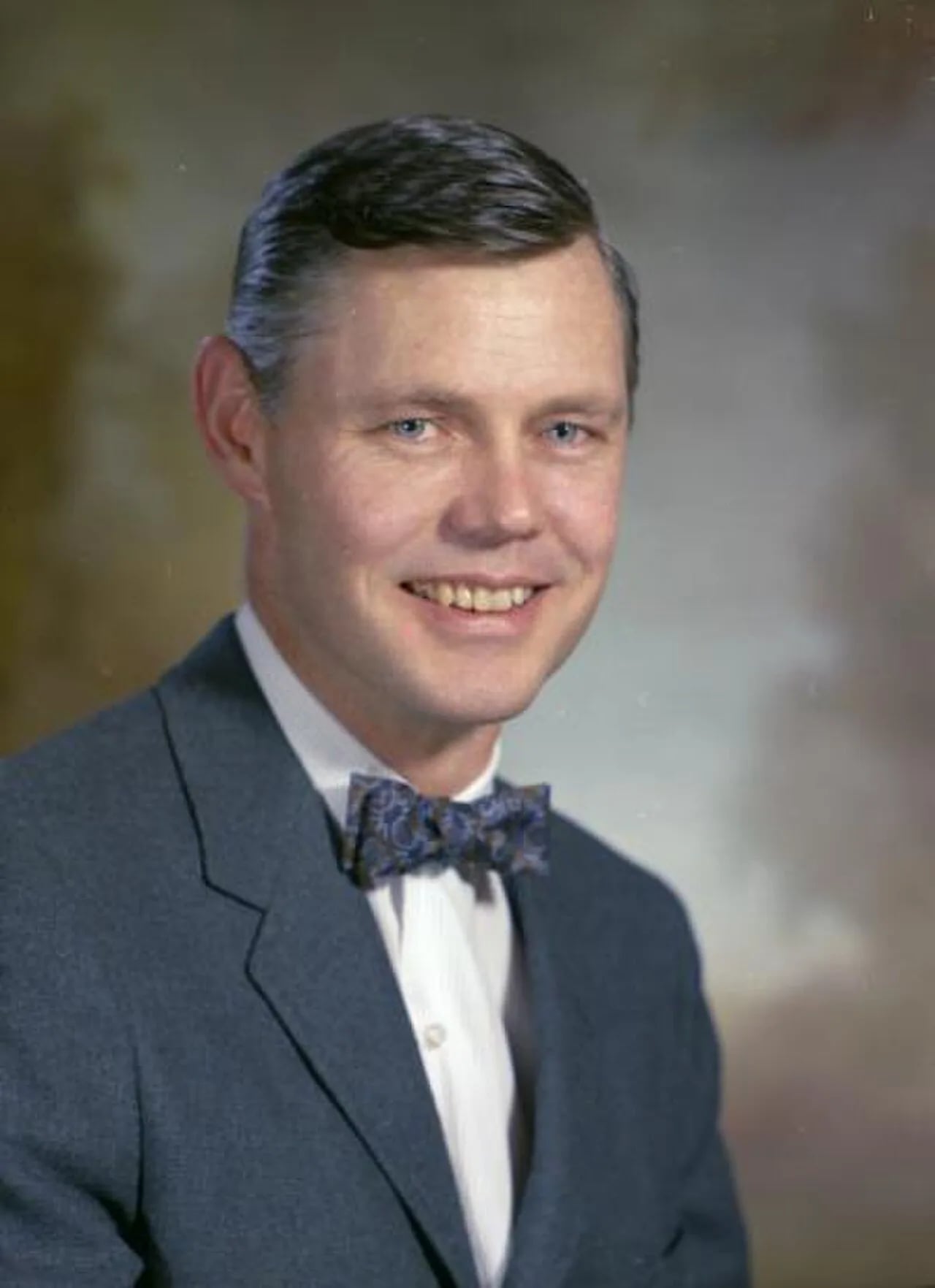 Portrait of Alan Thompson (1927–2019) – memorial page