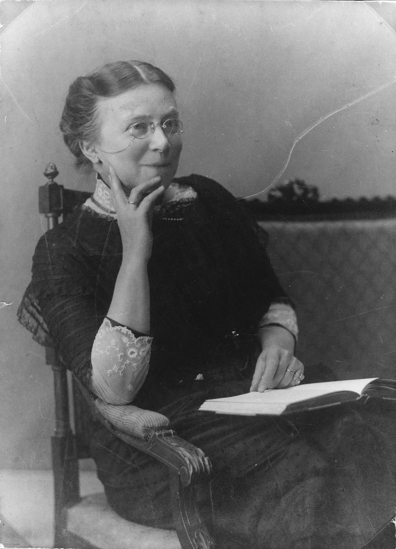 Portrait of Anna Antoinette Weber-van Bosse (1852–1942) – memorial page