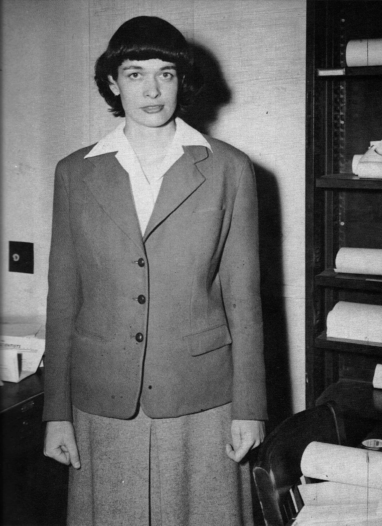 Portrait of Leona Woods (1919–1986) – memorial page