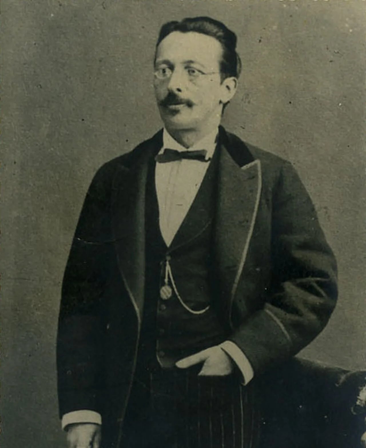 Portrait of Ricardo Puente y Brañas (1835–1880) – memorial page
