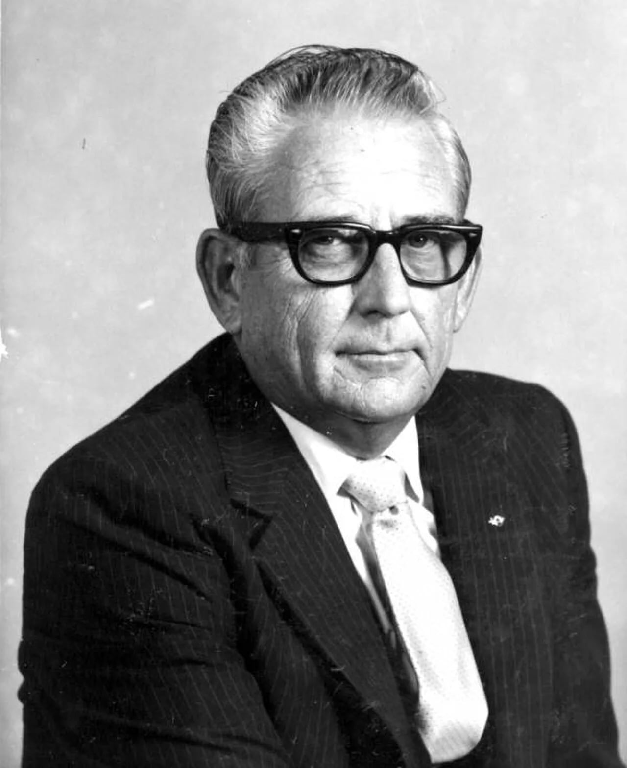 Portrait of Chuck Smith (1928–2021) – memorial page