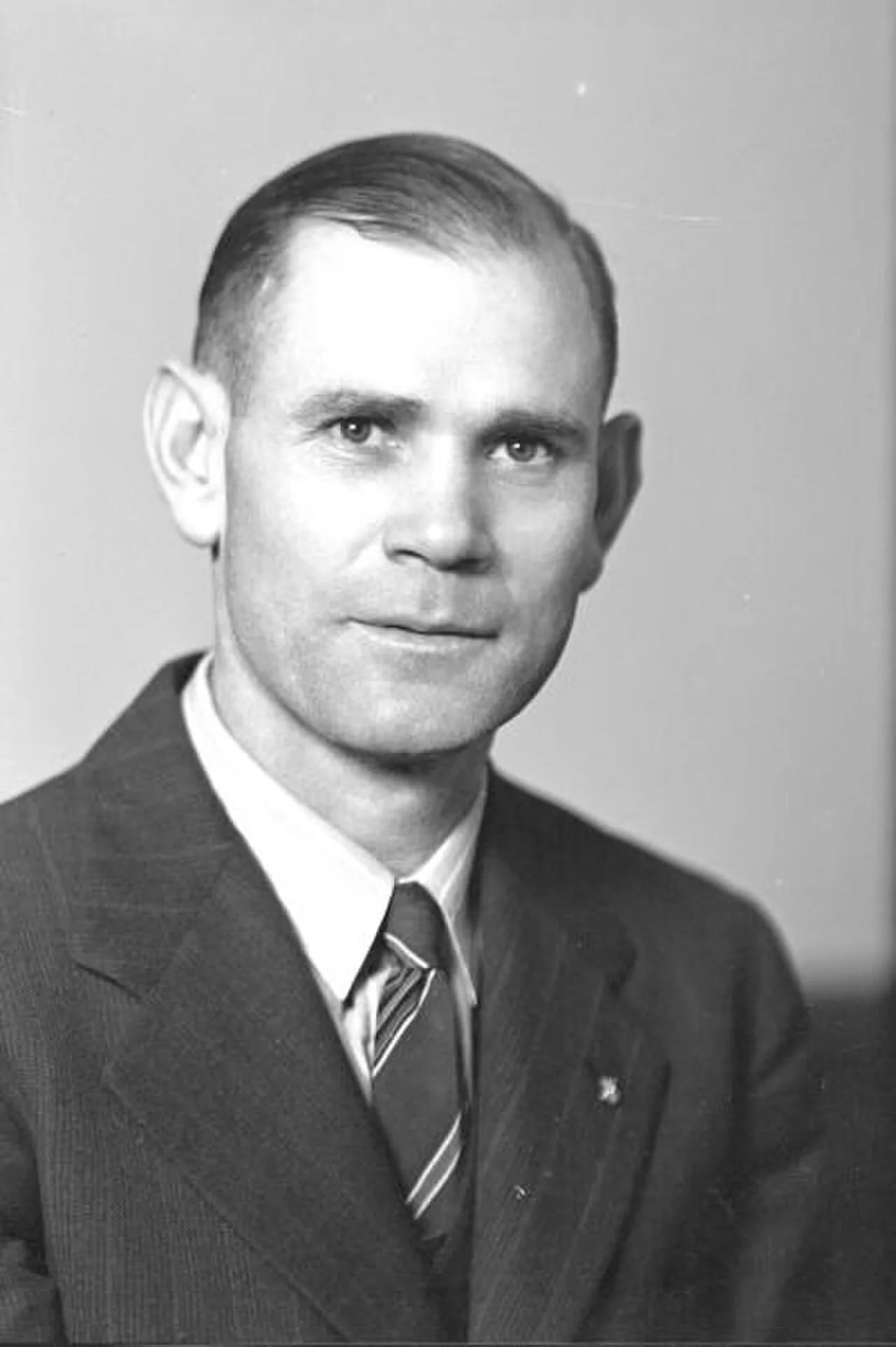 Portrait of Chet King (1901–1981) – memorial page