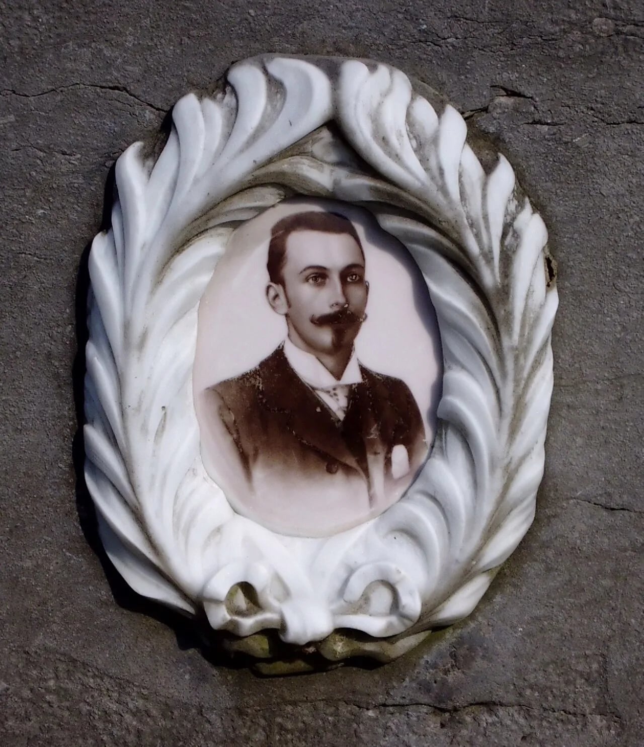 Porträt von Louis Ernest Charels (1875–1912) – Gedenkseite