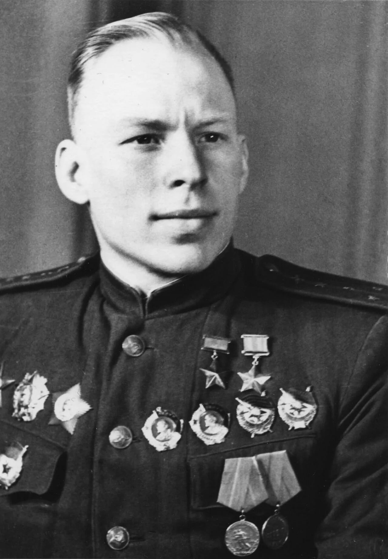 Porträt von Aleksey Alelyukhin (1920–1990) – Gedenkseite