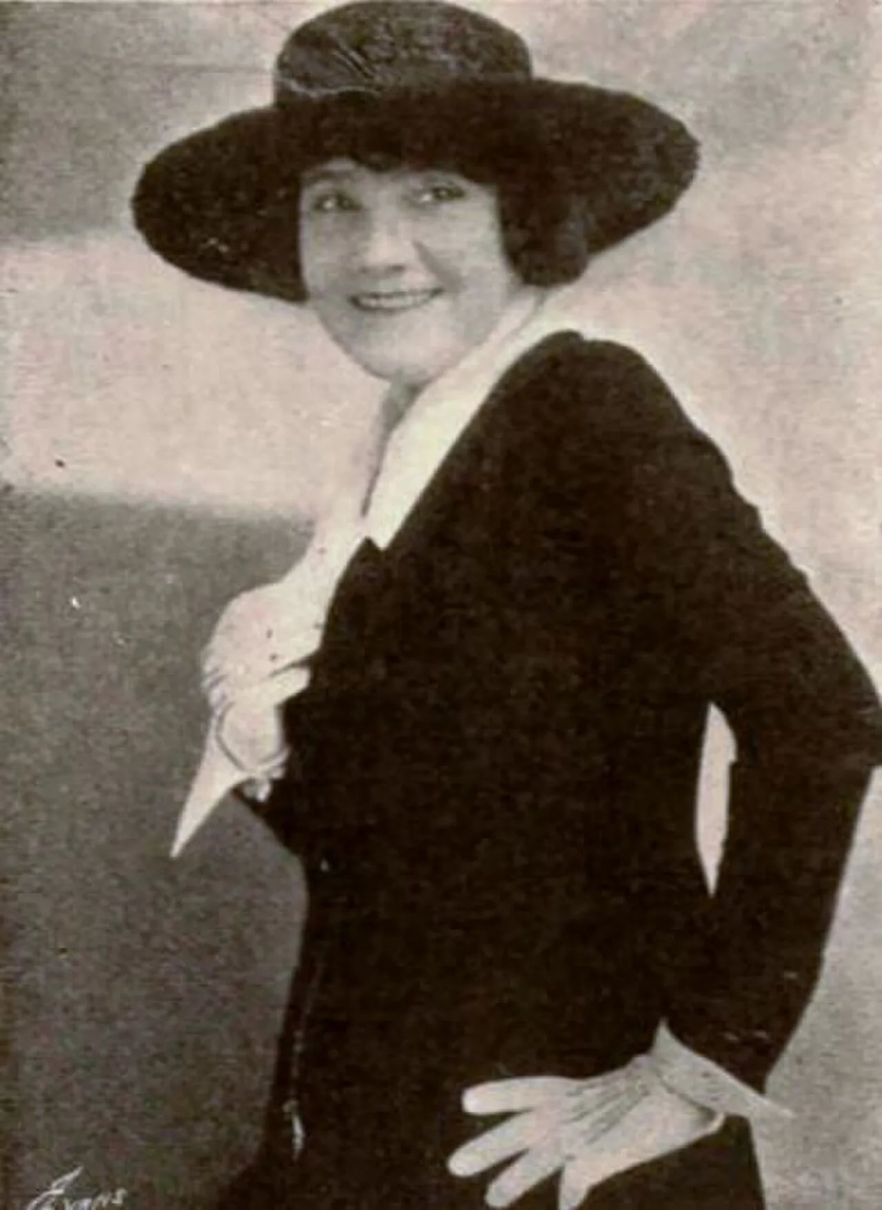 Portrait of Lottie Williams (1874–1962) – memorial page