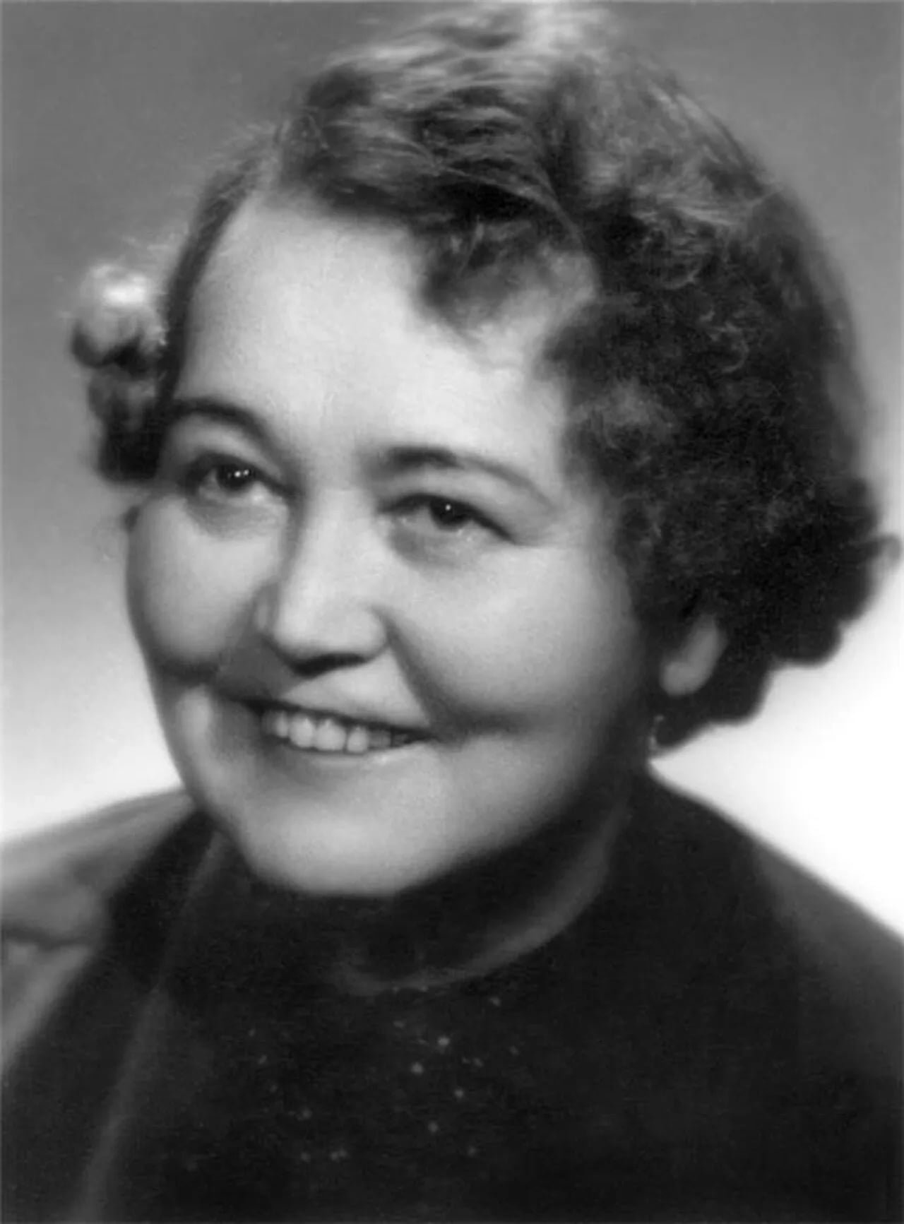 Portrait of Milada Smolíková (1891–1972) – memorial page