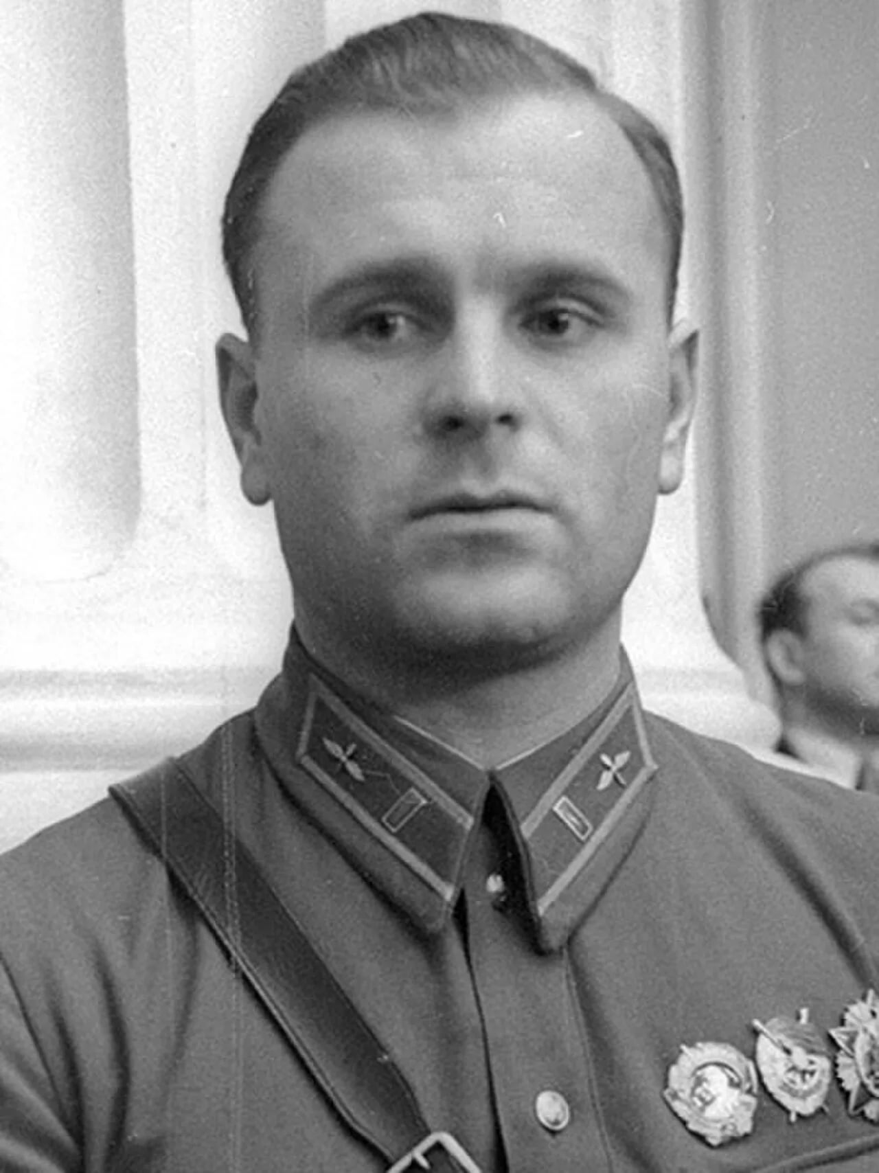Porträt von Nikolai Zherdev (1911–1942) – Gedenkseite