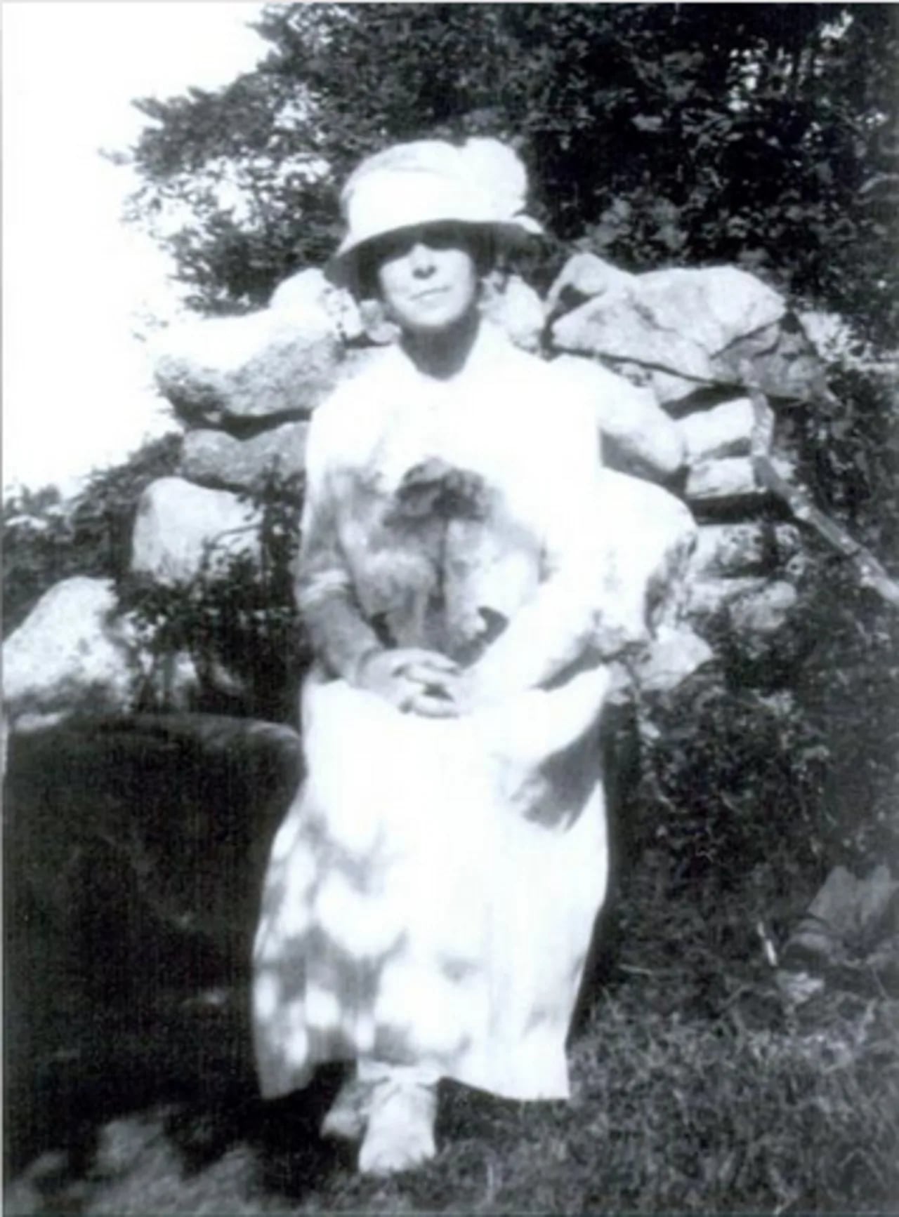 Porträt von Mary Brewster Hazelton (1868–1953) – Gedenkseite