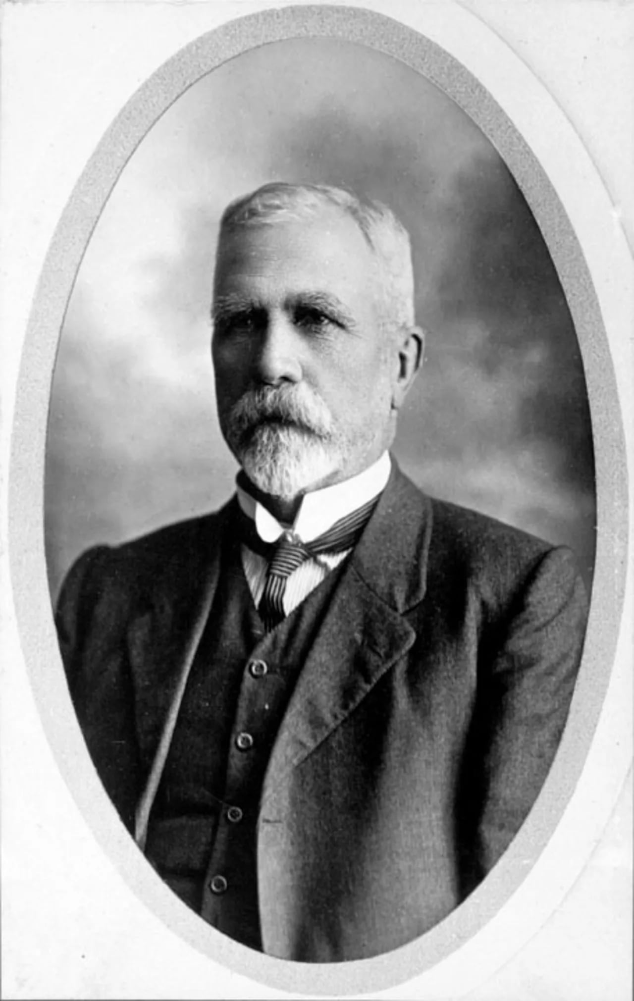 Portrait of William Lennon (1849–1938) – memorial page