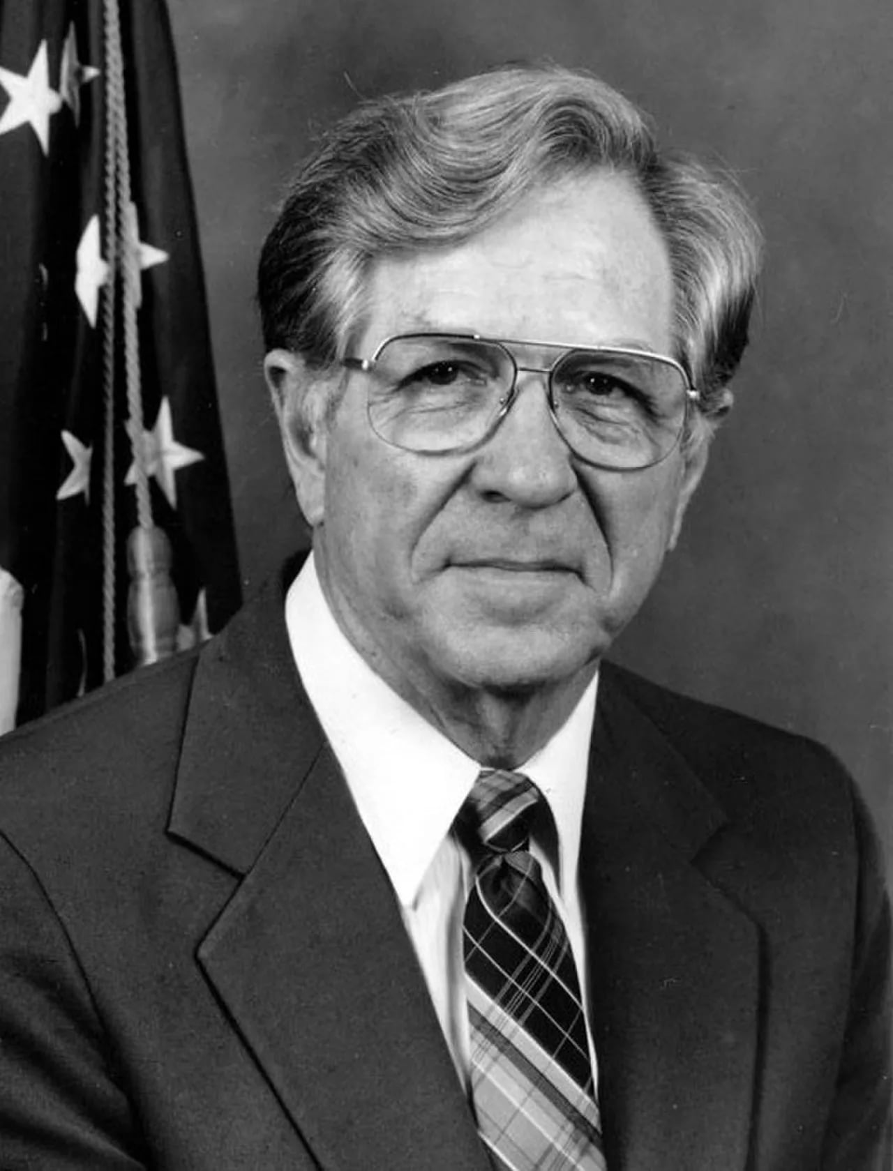 Porträt von Neal Edward Smith (1920–2021) – Gedenkseite