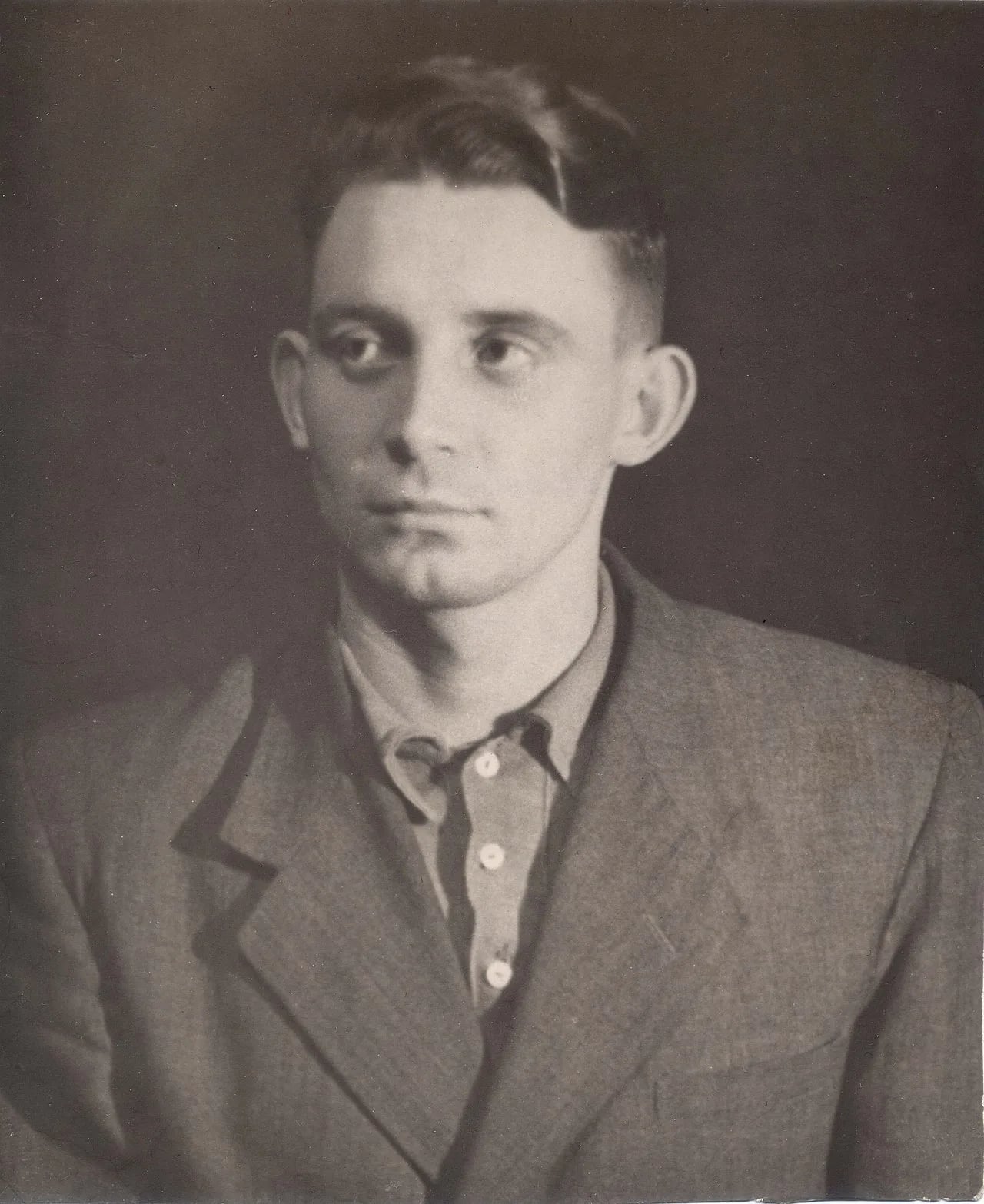 Porträt von Jewgeni Michailowitsch Tschernikin (1928–2009) – Gedenkseite