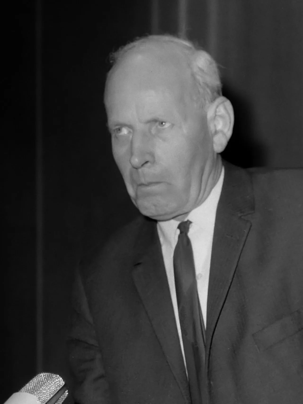 Portrait of Jan van Eibergen (1906–1987) – memorial page