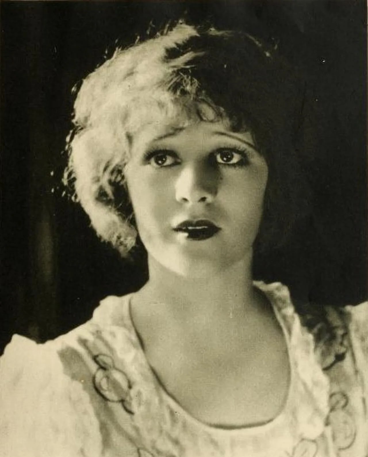 Portrait of Marguerite De La Motte (1902–1950) – memorial page