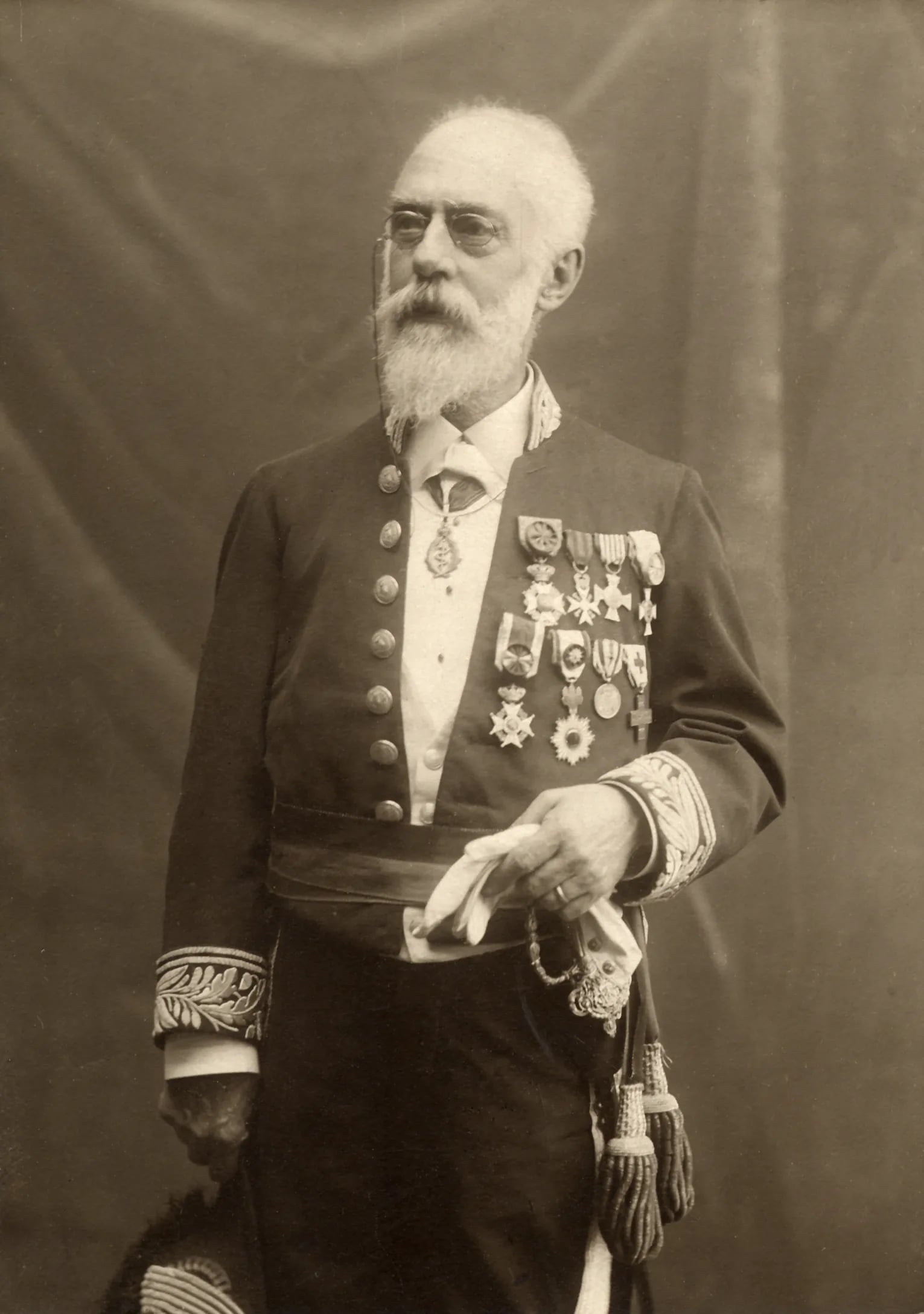 Porträt von Victor Desguin (1838–1919) – Gedenkseite