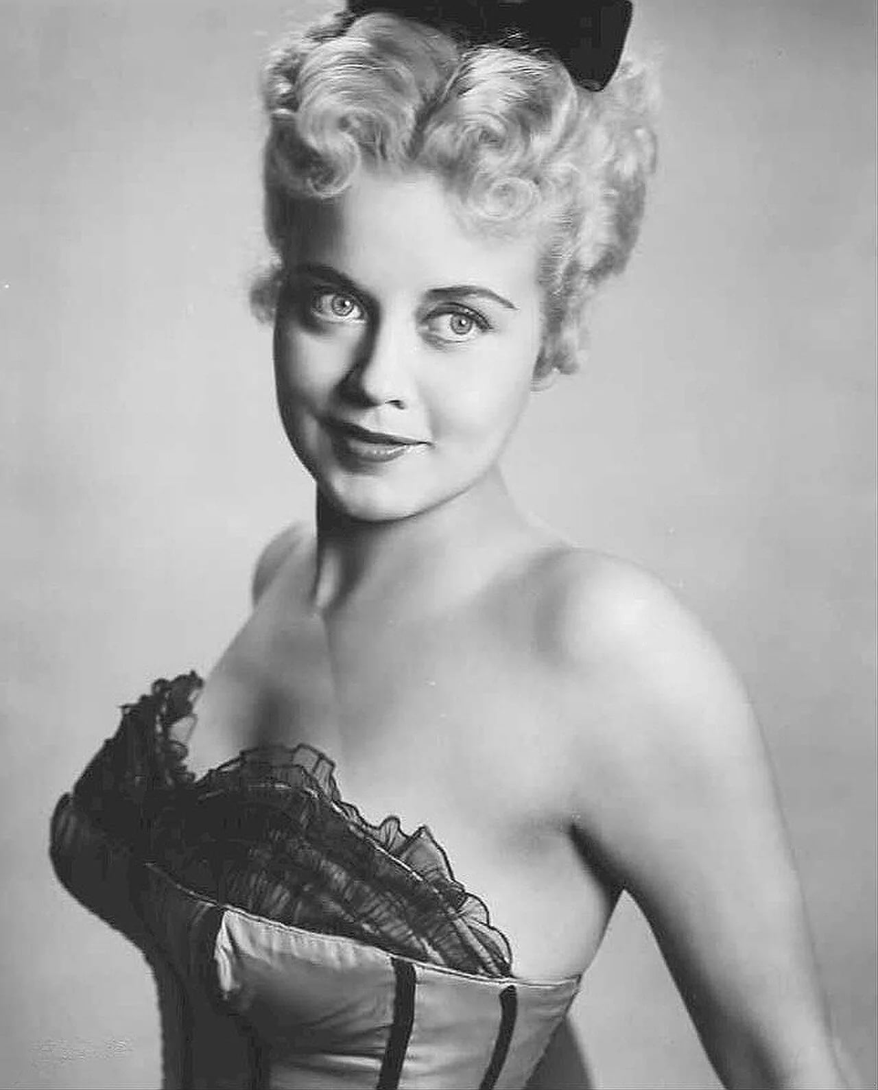 Porträt von Laurie Anders (1922–1992) – Gedenkseite