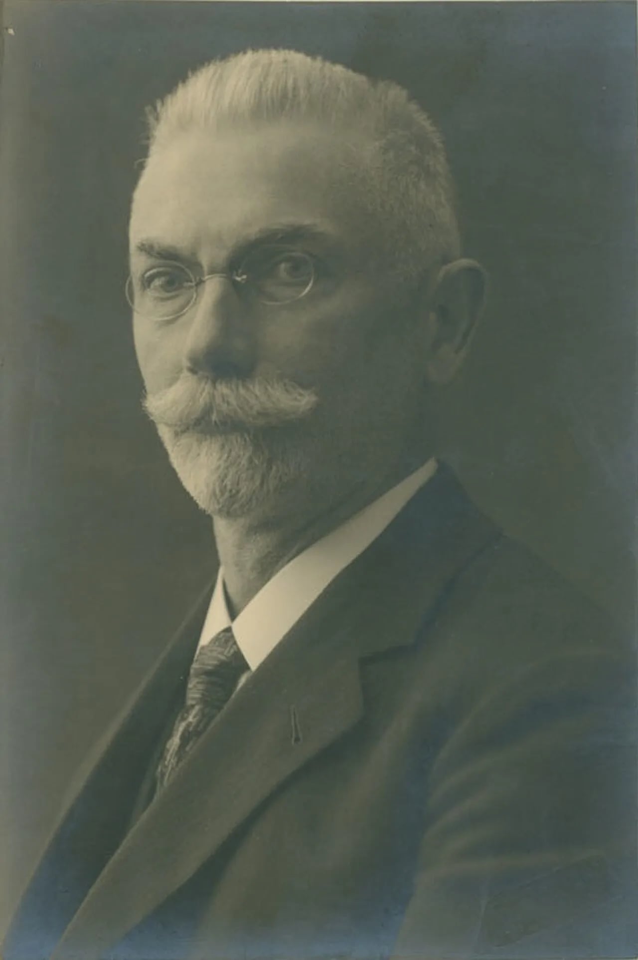 Portrait of Gustav Adolf Anrich (1867–1930) – memorial page