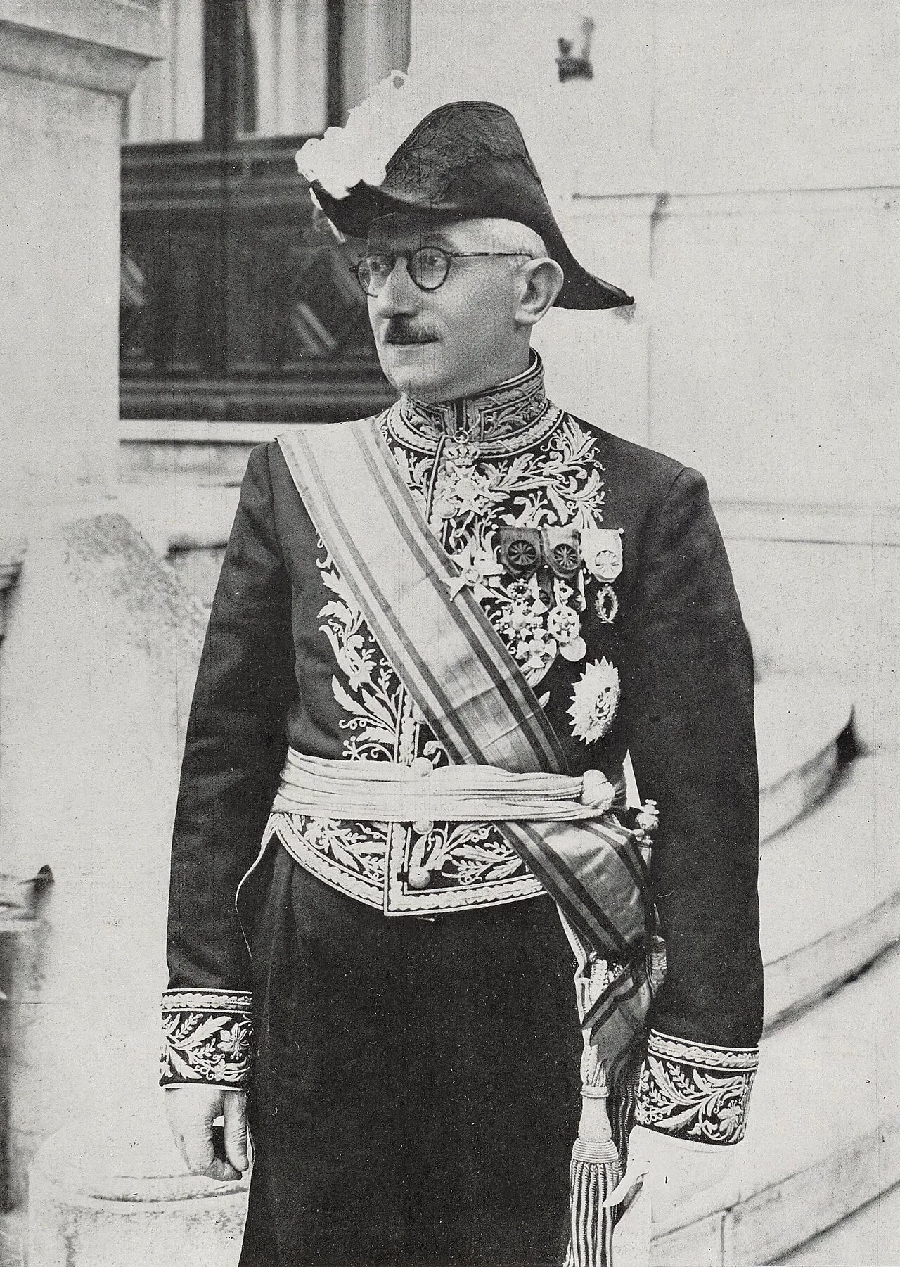 Porträt von Armand Guillon (1880–1968) – Gedenkseite