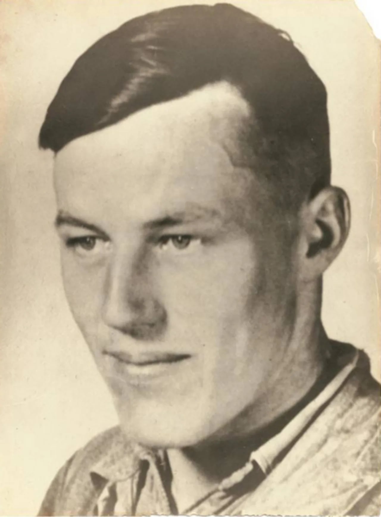 Portrait of Jan de Visser (1916–1944) – memorial page