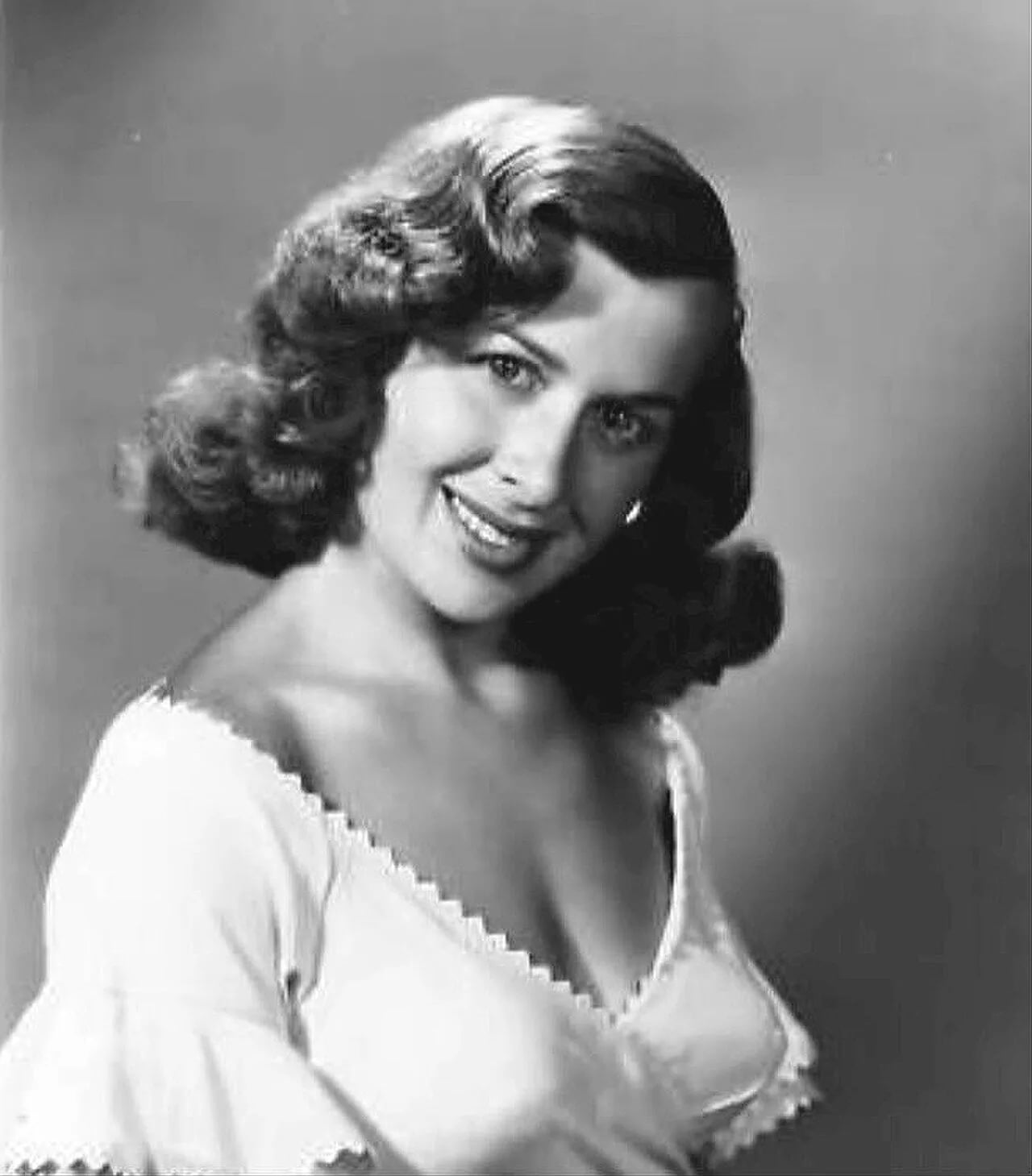 Porträt von Helen Grayco (1924–2022) – Gedenkseite