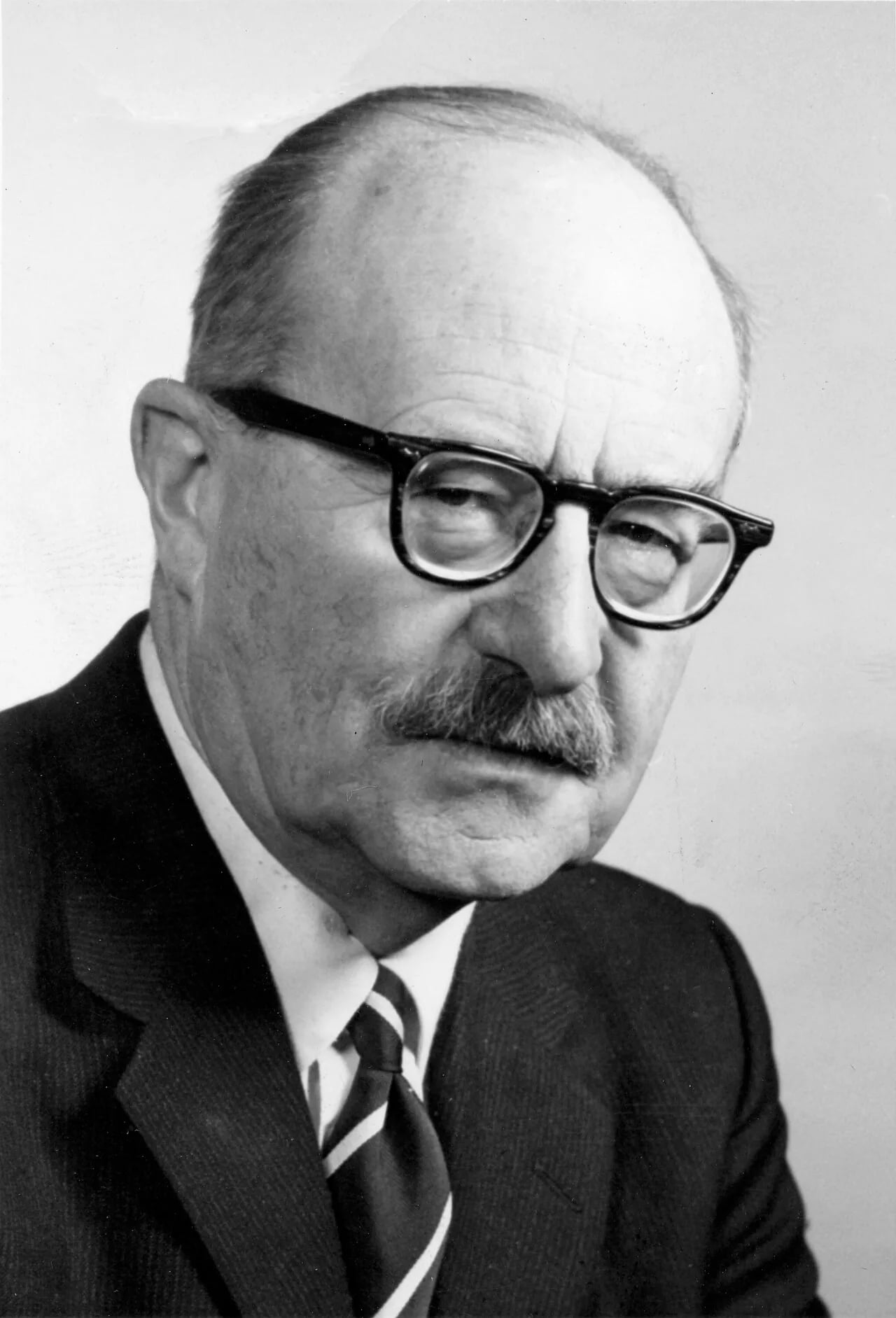Porträt von George B. Harrison (1894–1991) – Gedenkseite
