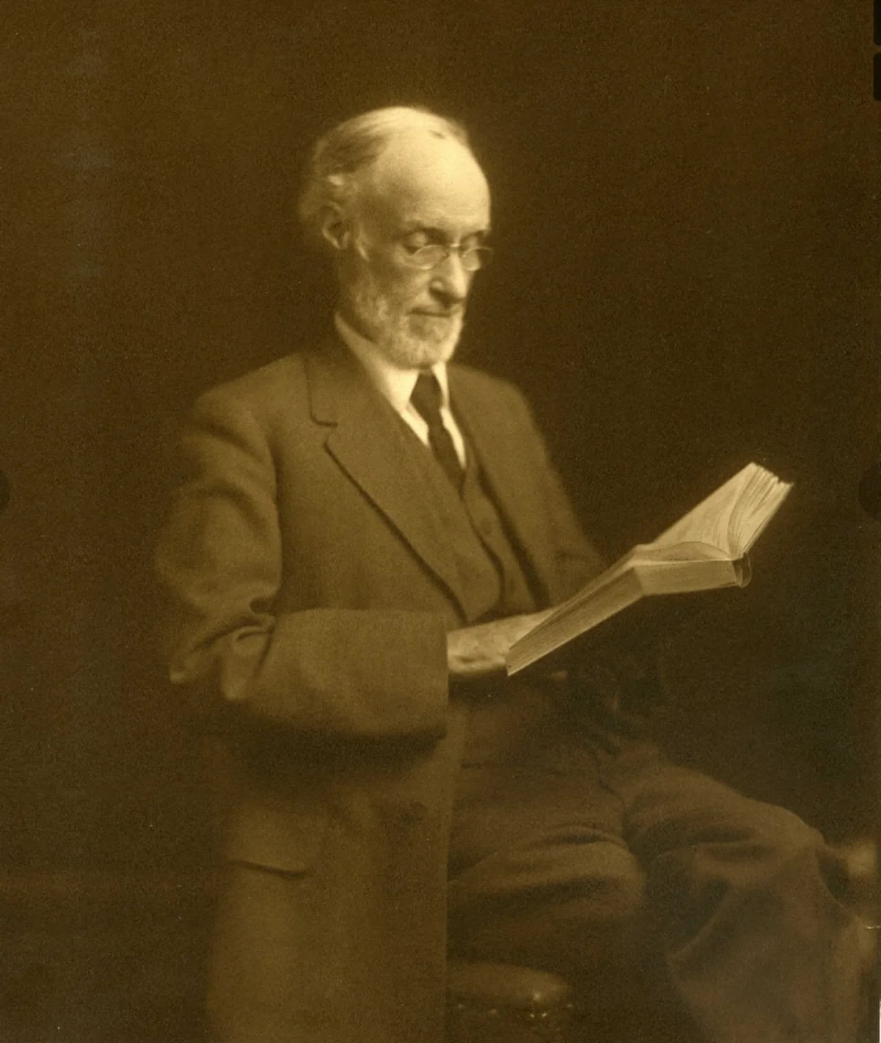 Portrait of Edward William Cornelius Humphrey (1844–1917) – memorial page
