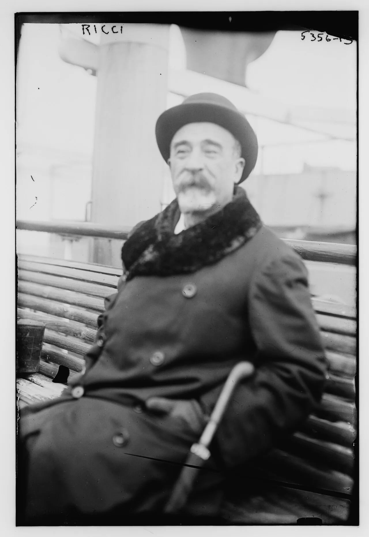 Porträt von Vittorio Rolandi Ricci (1860–1951) – Gedenkseite