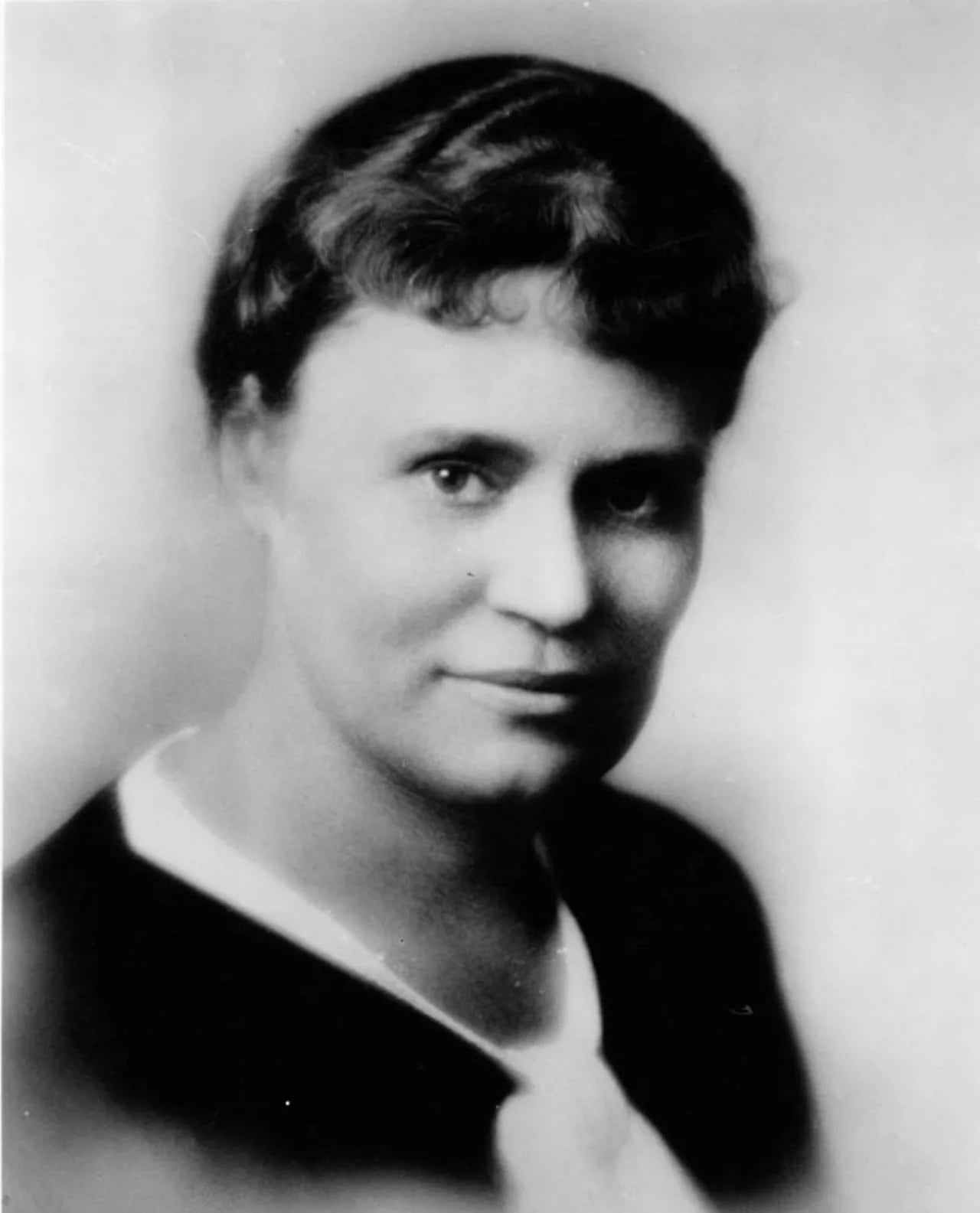 Portrait of Althea Warren (1866–1958) – memorial page